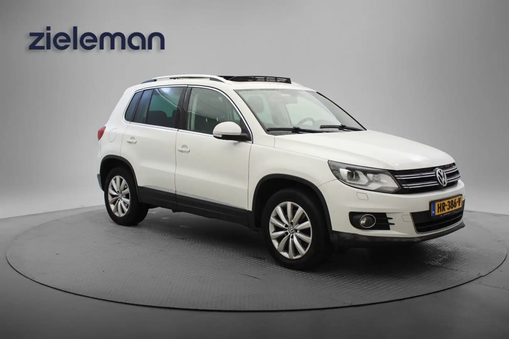 Volkswagen Tiguan 2.0 TDI 4Motion Sport Style Automaat - Panorama, C Bianco - 1