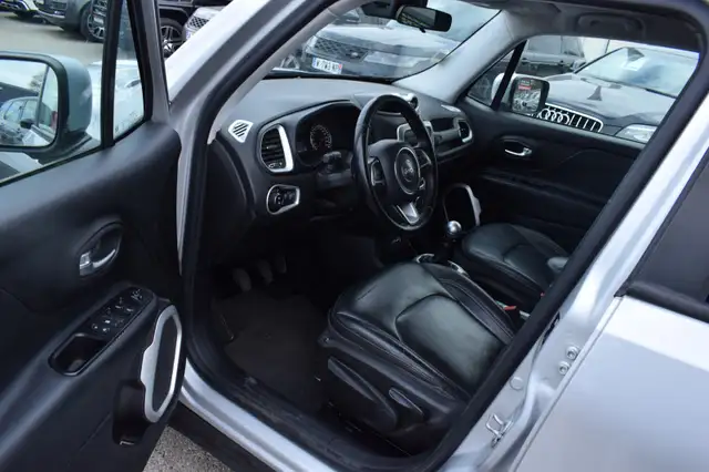Jeep Renegade view 13