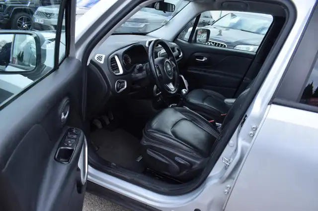 Jeep Renegade view 12