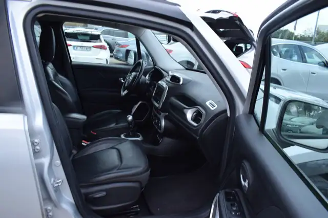 Jeep Renegade view 4