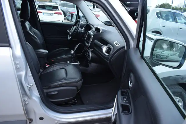 Jeep Renegade view 14