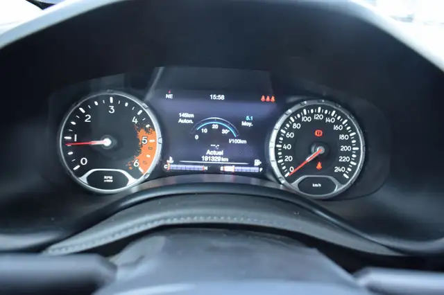 Jeep Renegade view 6