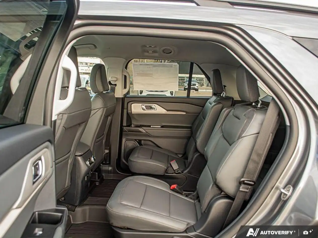 Ford Explorer снимка Ford Explorer