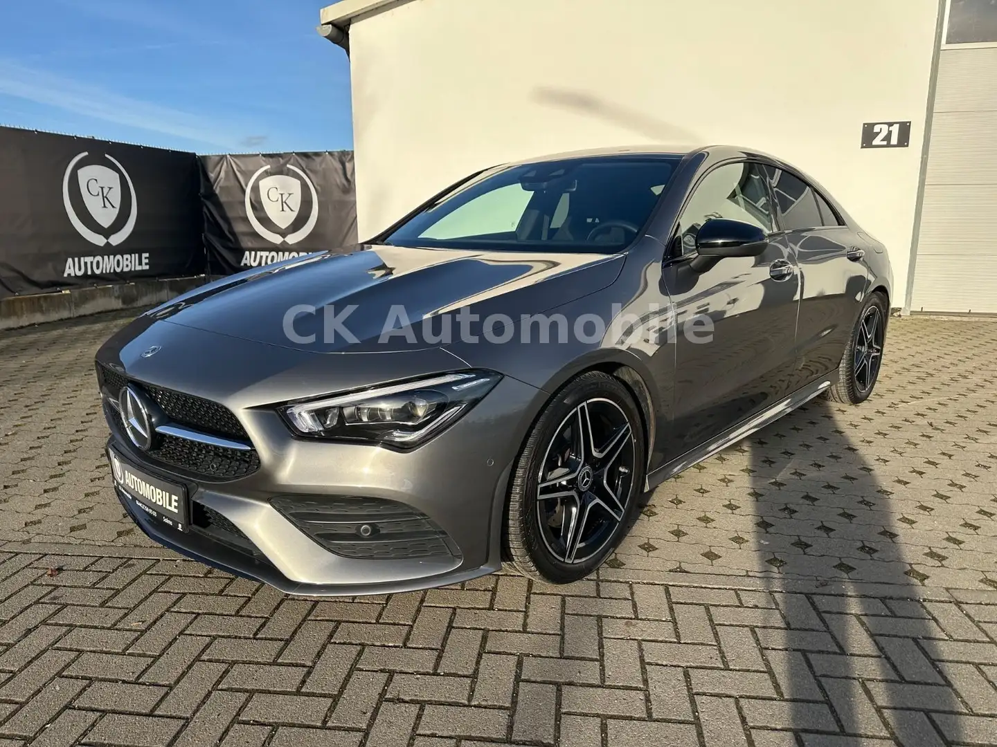 Mercedes-Benz CLA 200 AMG-Line/Night-Paket/Navi/LED/AHK Gris - 1