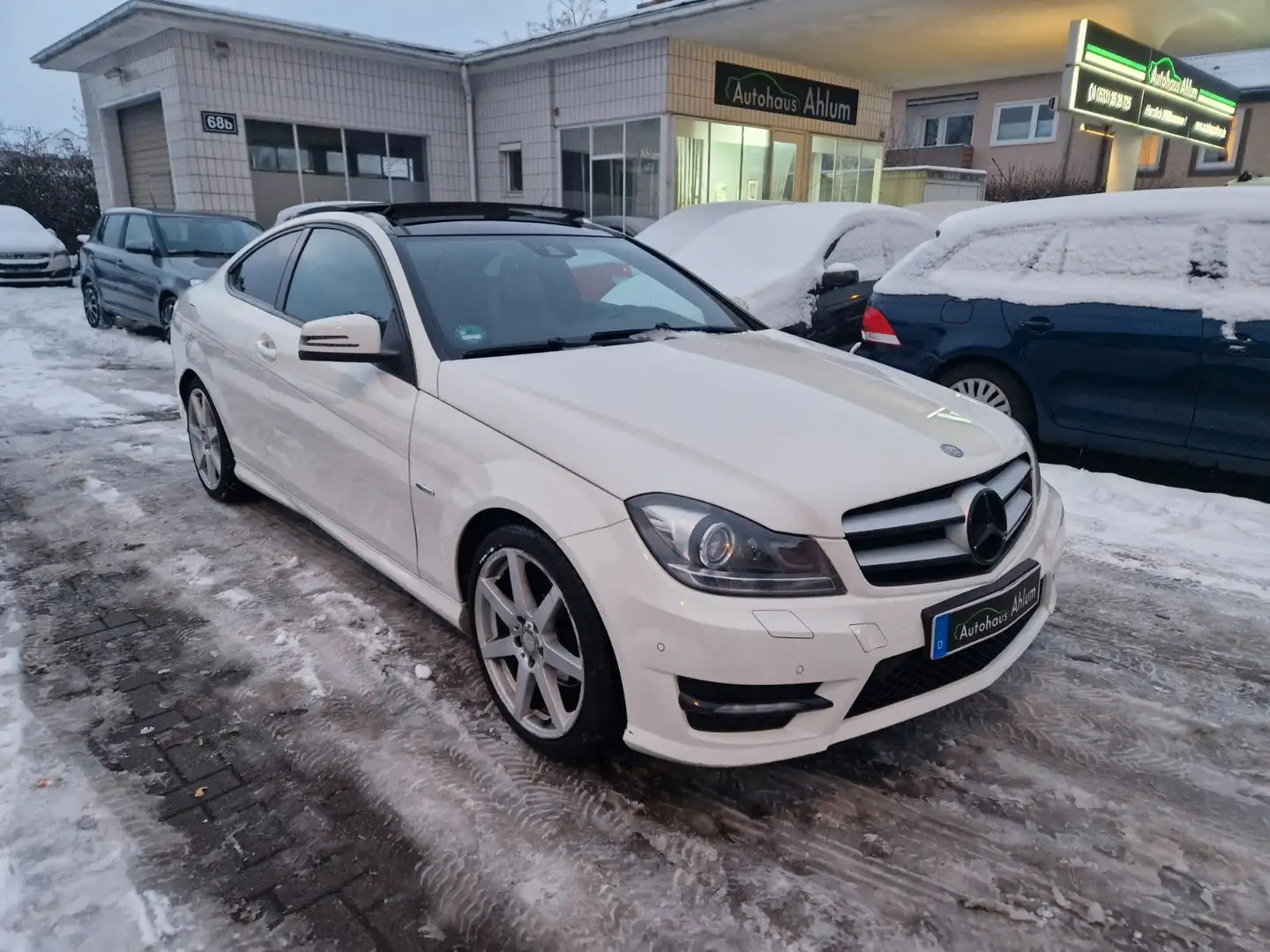 Mercedes-Benz C 250 C Coupe AMG-Line BlueEfficiency Pano Navi Blanc - 1