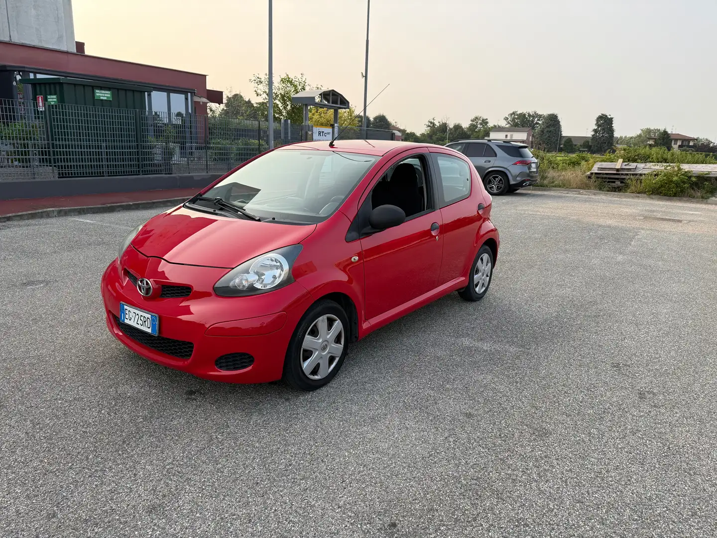 Toyota Aygo Aygo 5p 1.0 Now Red Edition Rot - 1