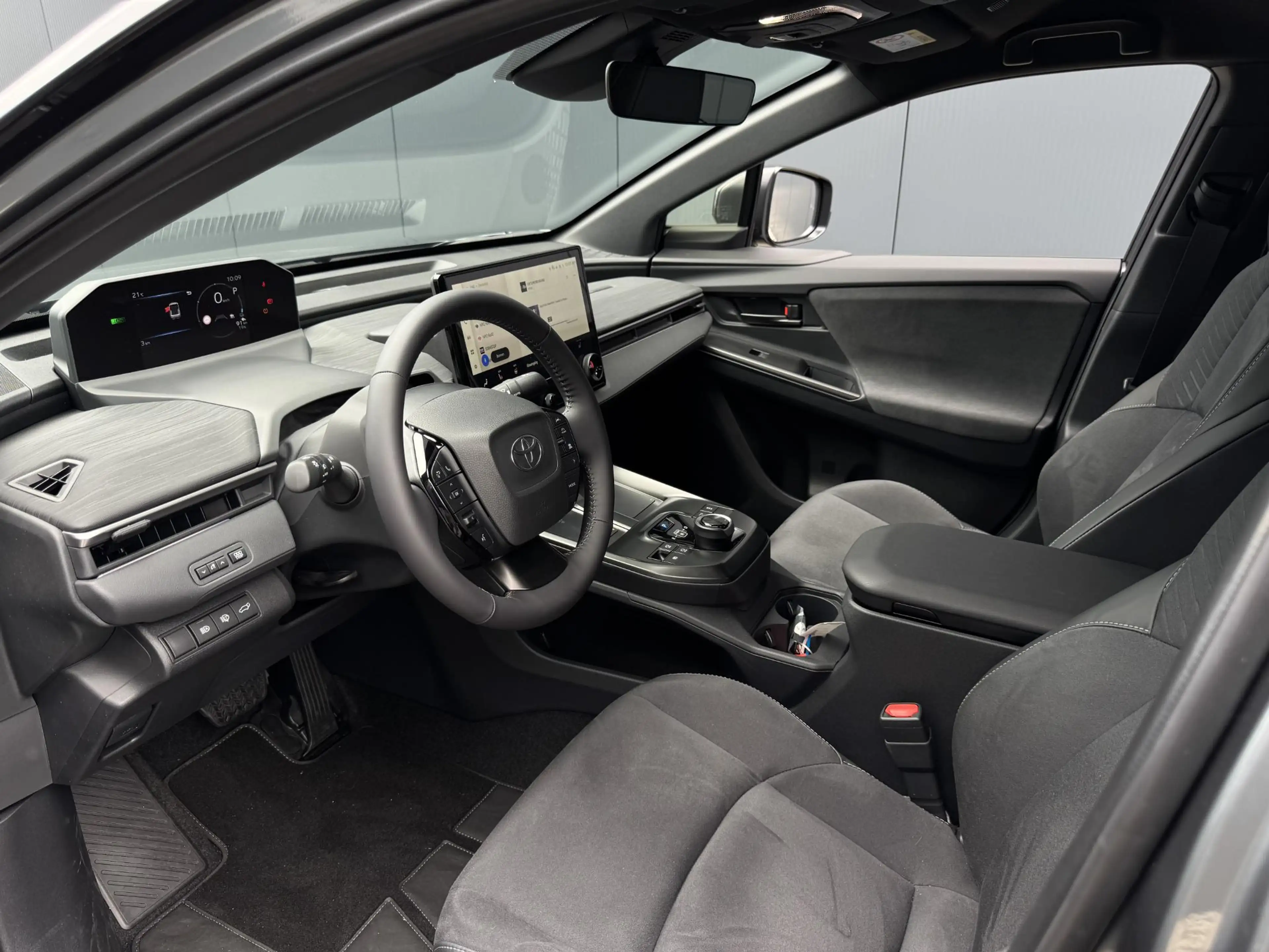 Toyota C-HR+ Executive AWD 77 kWh | Nieuw op voorraad | — photo 15
