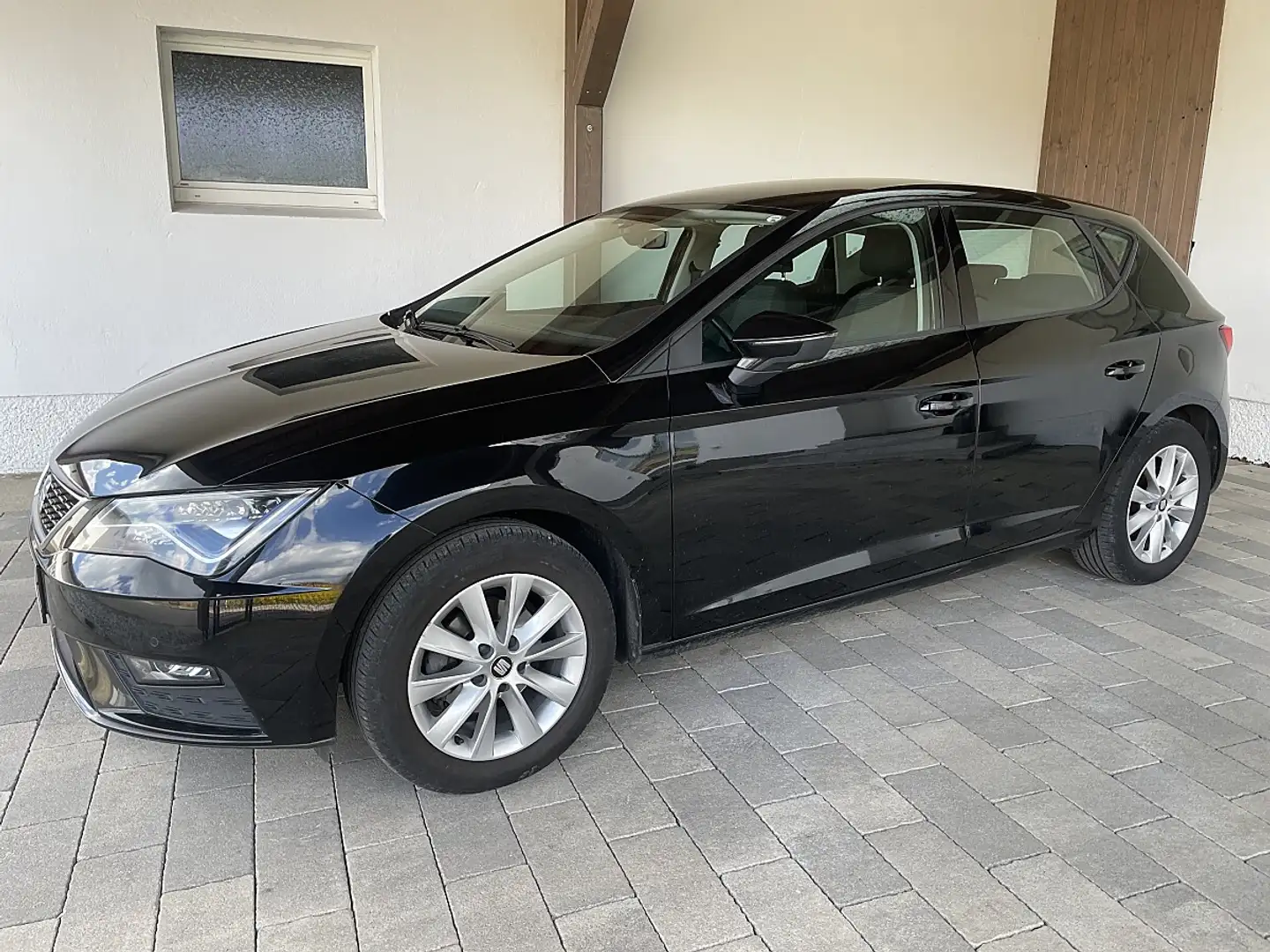 SEAT Leon Xcellence 1,5 TSI -VOLL LED-NAVI PLUS-FRONTASSI... Schwarz - 2