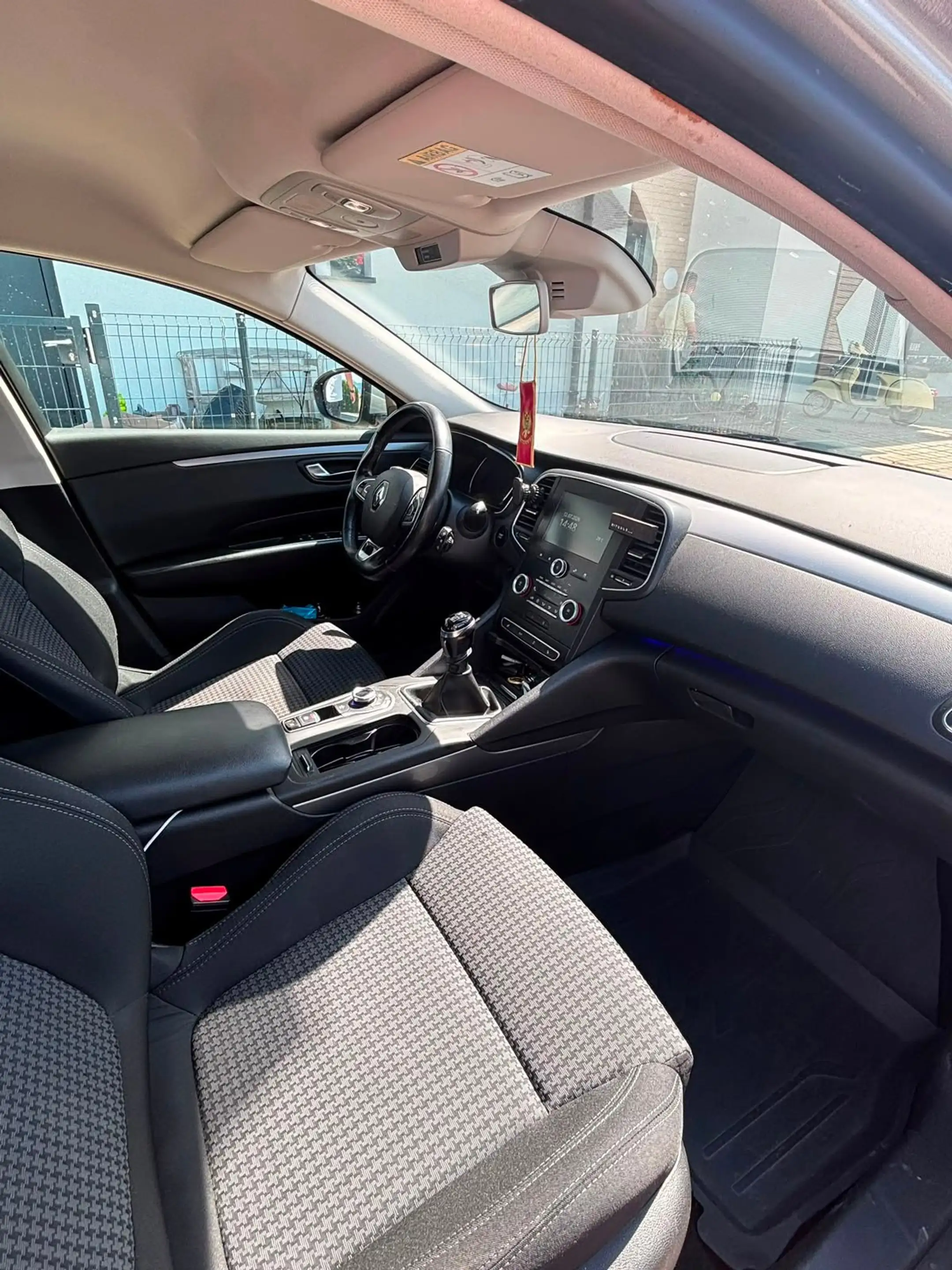Renault Talisman Life — photo 11