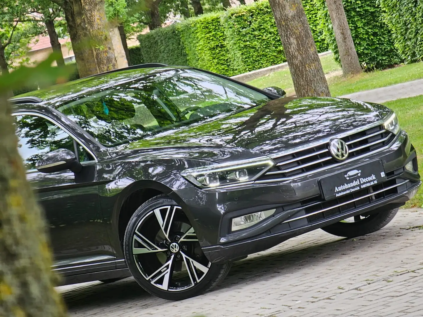 Volkswagen Passat Variant Passat Variant 1.6 TDI SCR DSG Grijs - 2