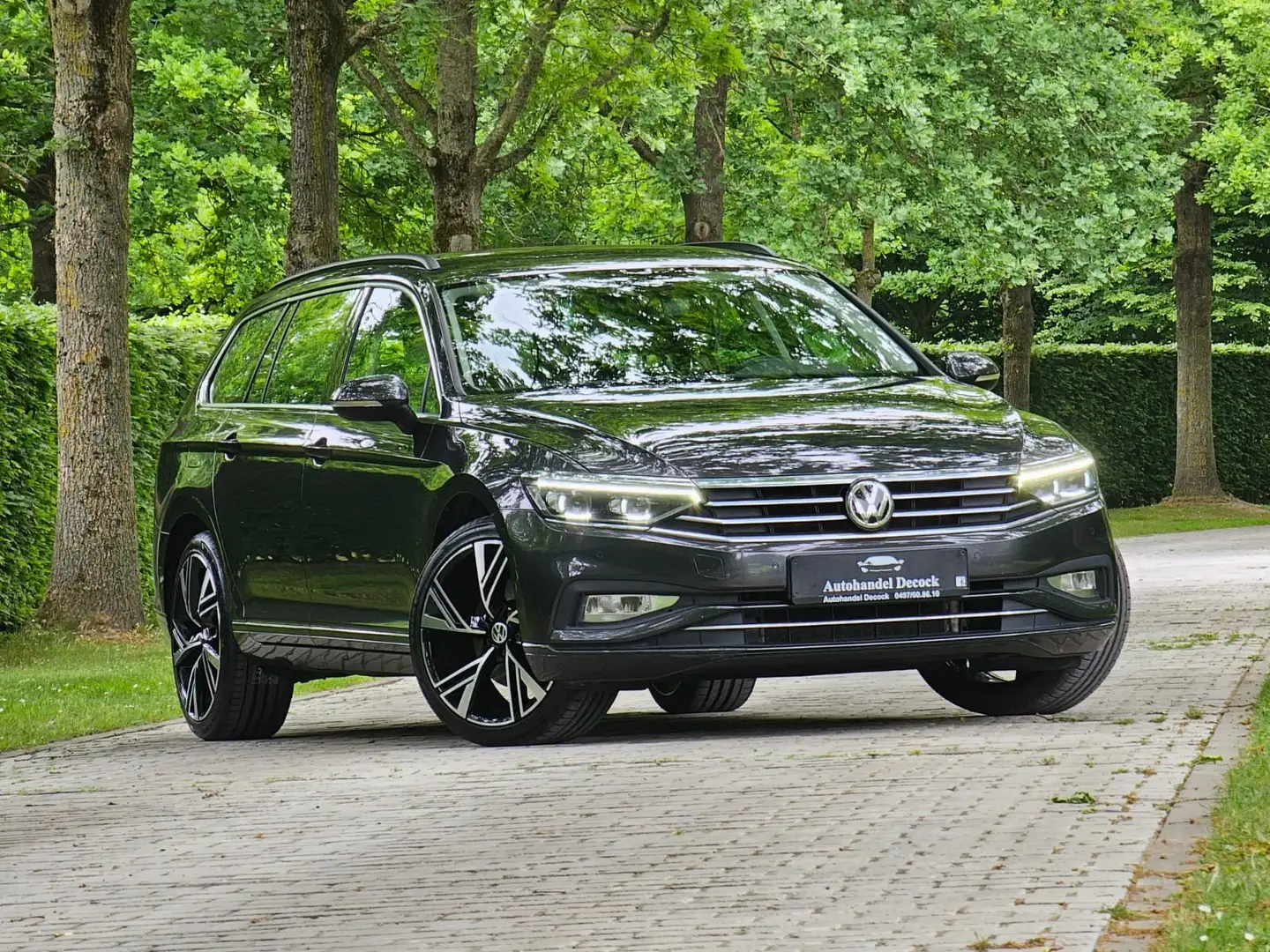 Volkswagen Passat Variant Passat Variant 1.6 TDI SCR DSG Grijs - 1