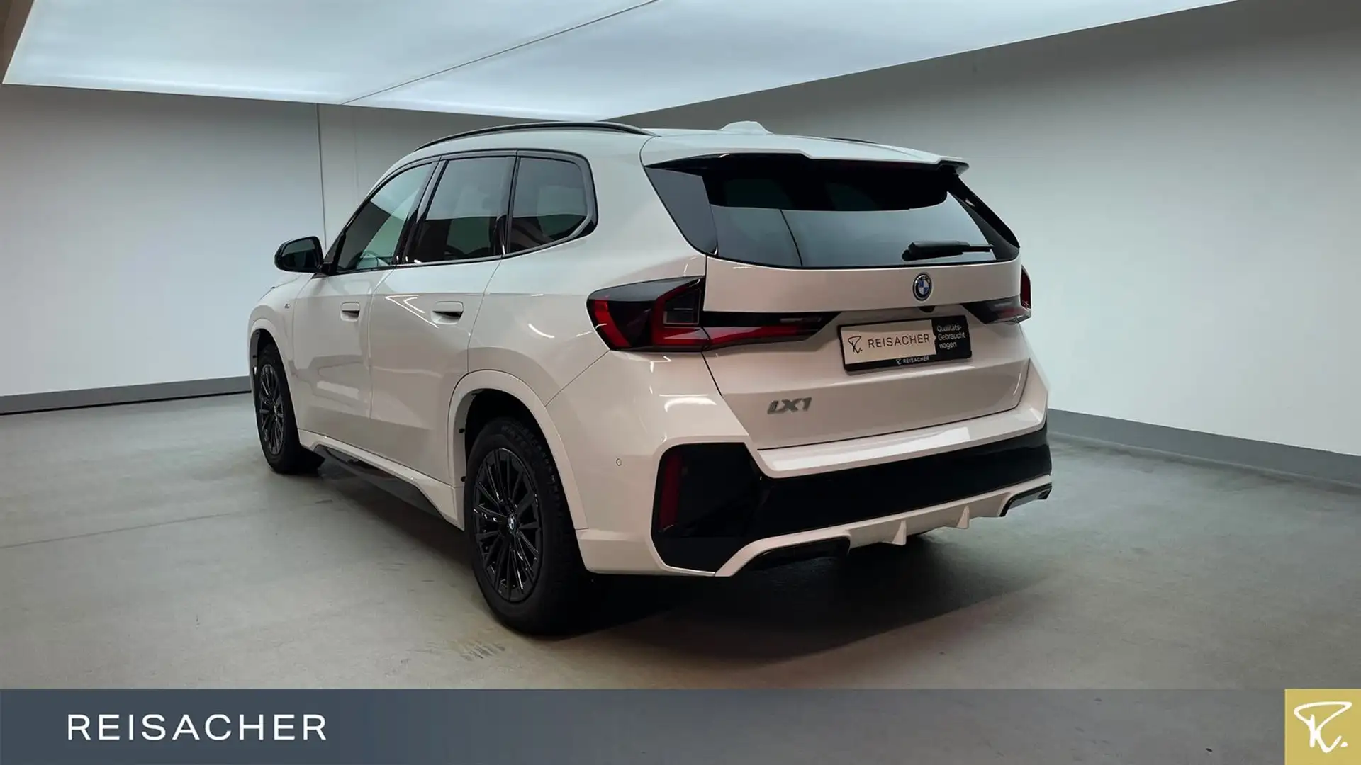 BMW iX1 IX1 A XDRIVE30 M-Sport LCPlus RFK LM18" Weiß - 2