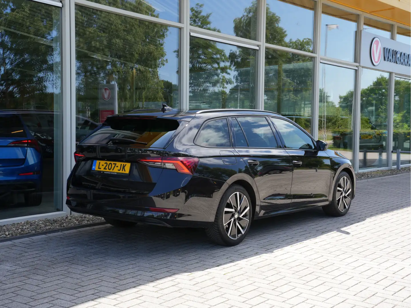 Skoda Octavia Combi 1.0 TSI Sport Business | LED | Climate Contr Zwart - 2