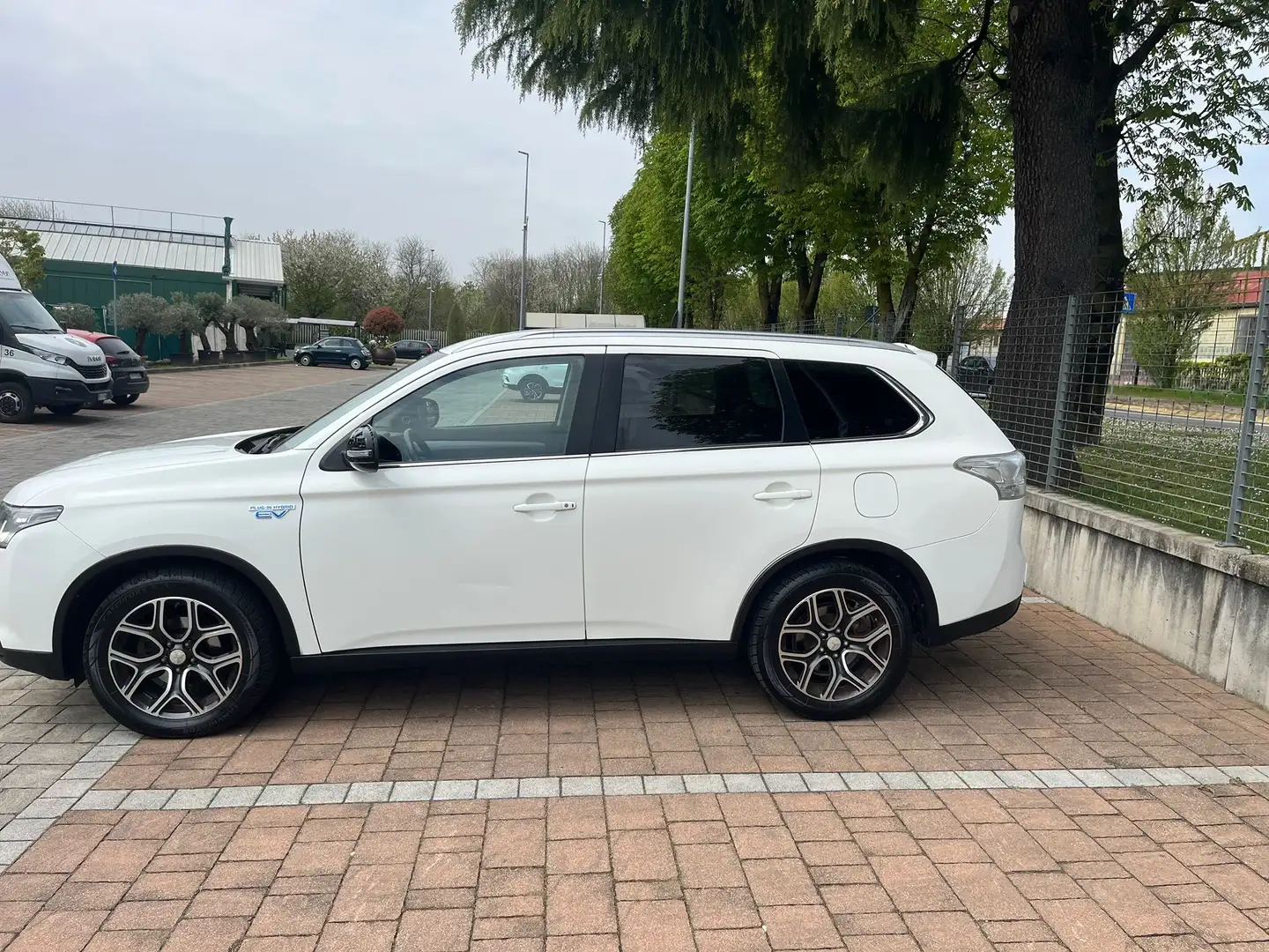Mitsubishi Outlander Outlander III 2014 phev 2.0 Instyle Diamond 4wd Bianco - 2