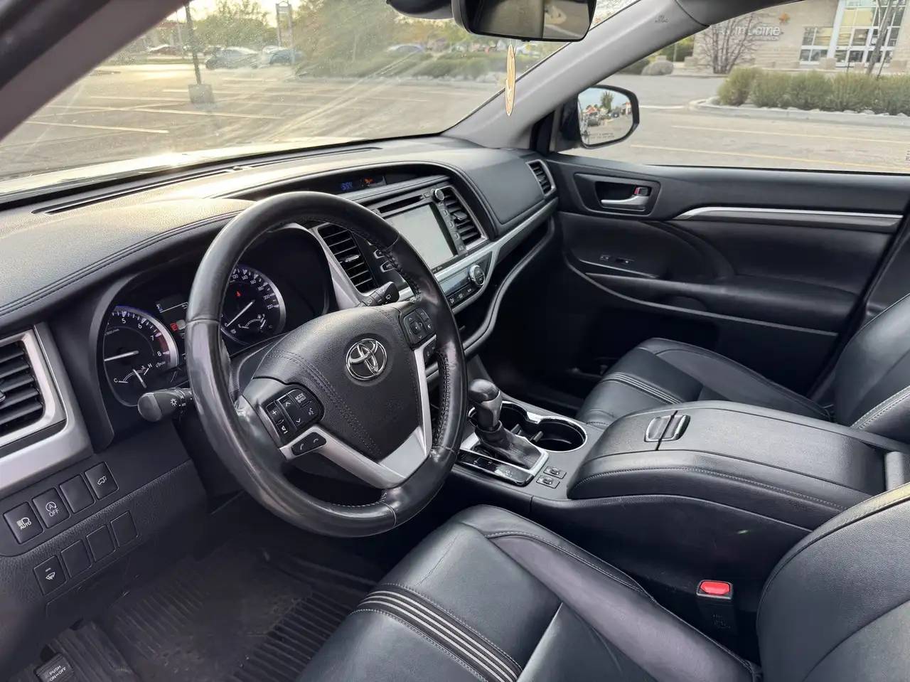 Toyota Highlander снимка Toyota Highlander