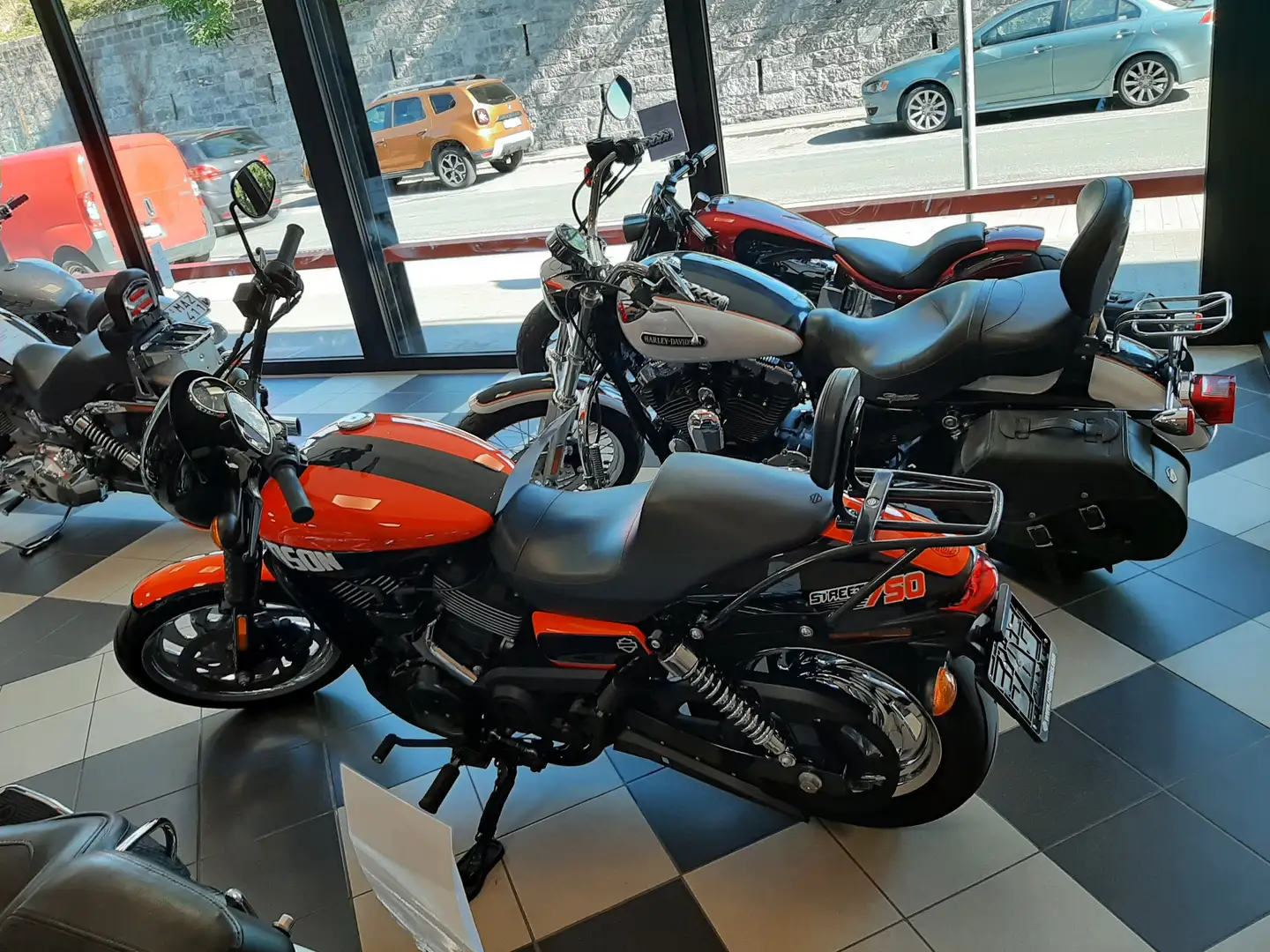 Harley-Davidson Street 750 Pomarańczowy - 2