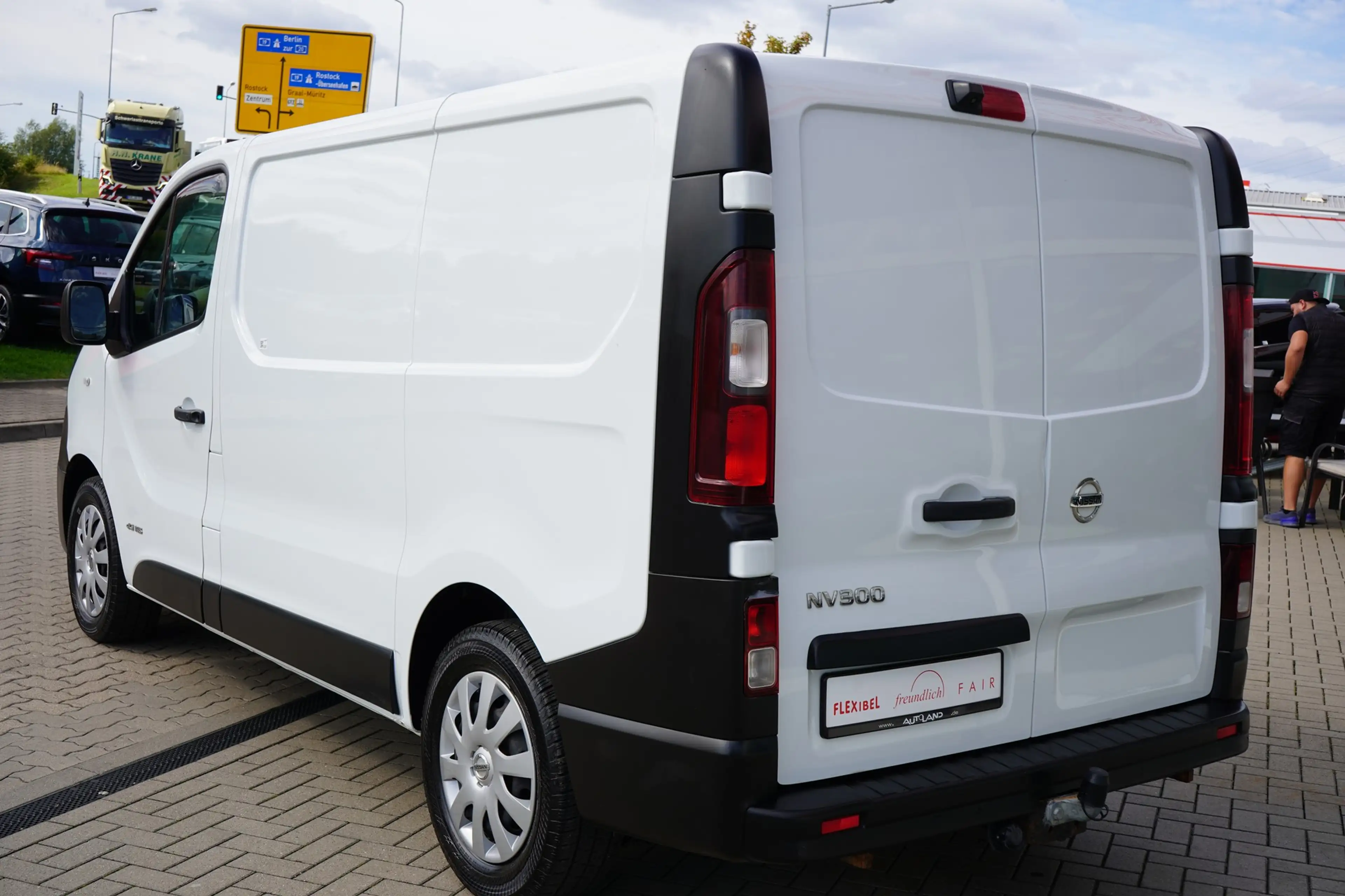 Nissan NV300 Kastenwagen 2.0 dCi L1H1 Android Apple AHK — photo 4