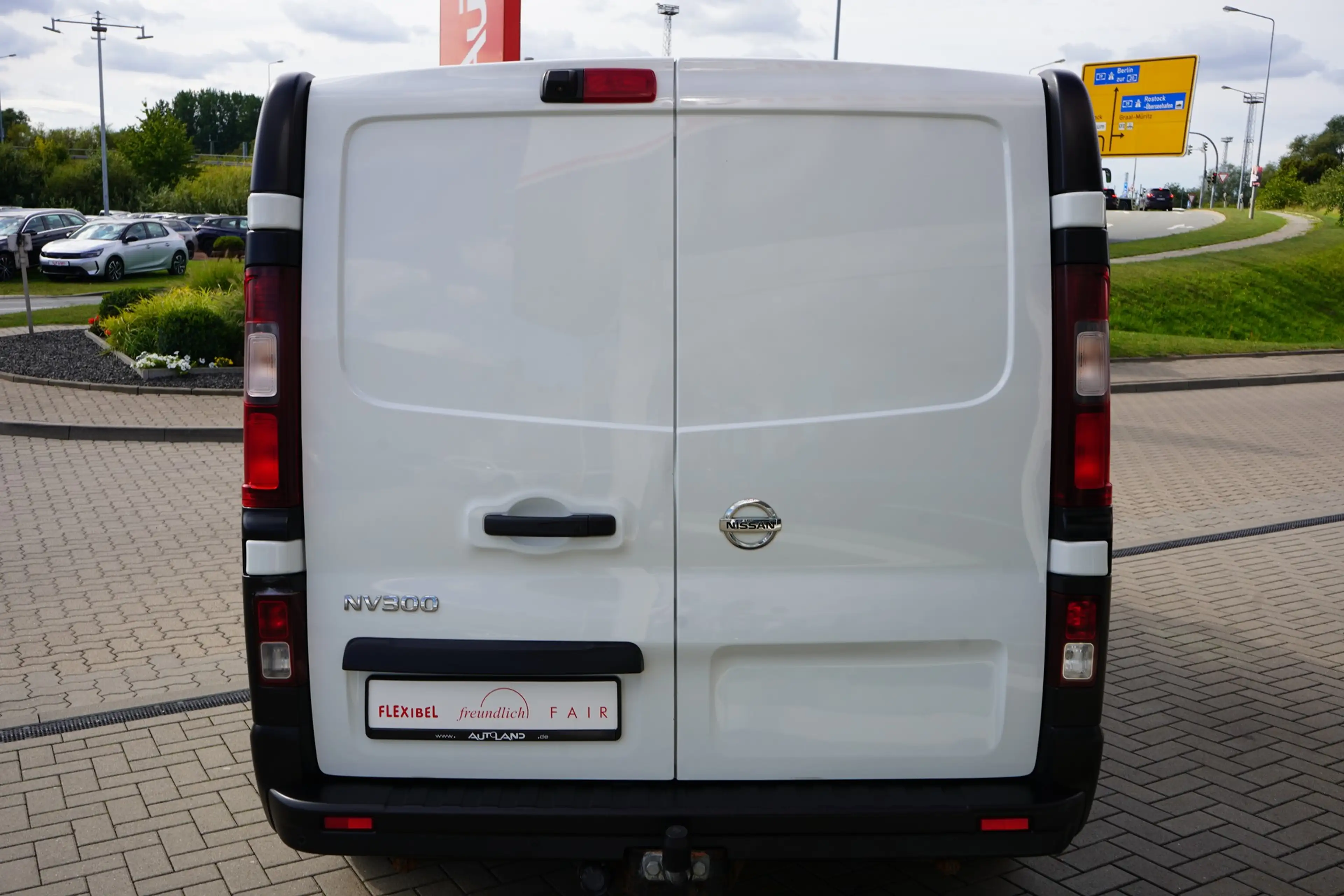 Nissan NV300 Kastenwagen 2.0 dCi L1H1 Android Apple AHK — photo 5
