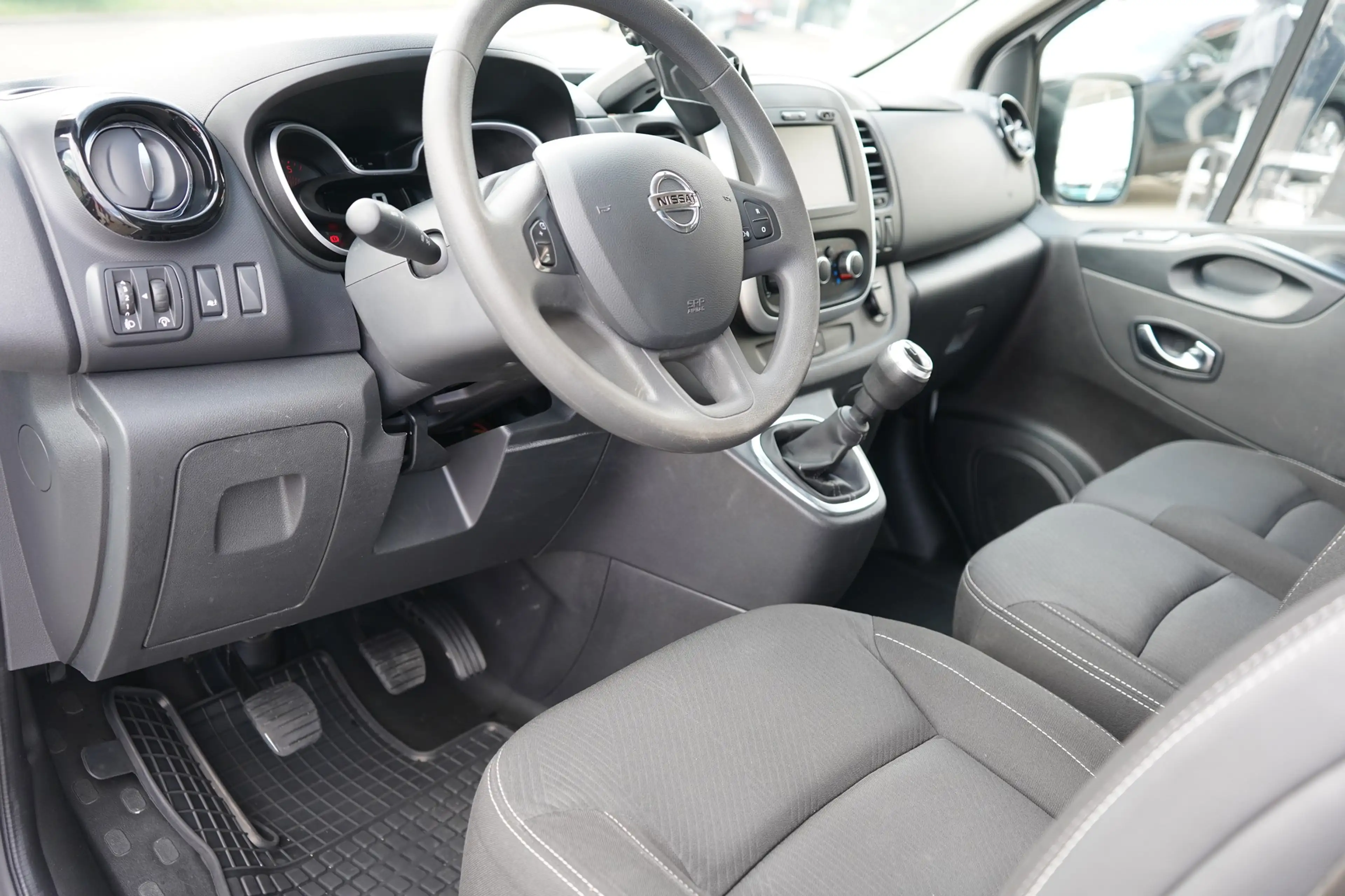Nissan NV300 Kastenwagen 2.0 dCi L1H1 Android Apple AHK — photo 14
