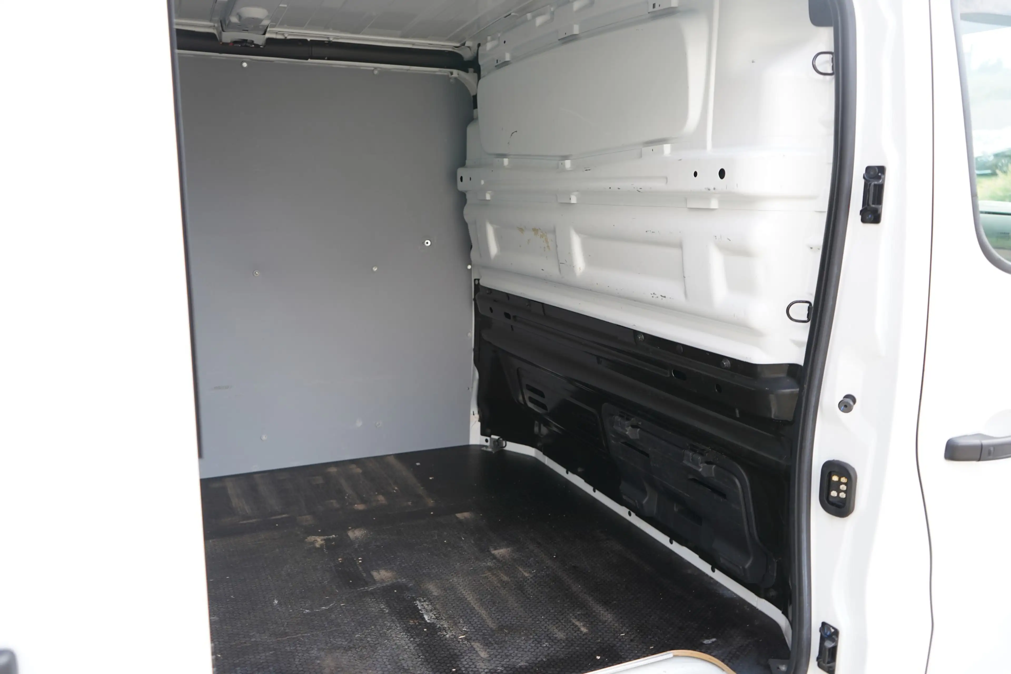 Nissan NV300 Kastenwagen 2.0 dCi L1H1 Android Apple AHK — photo 13