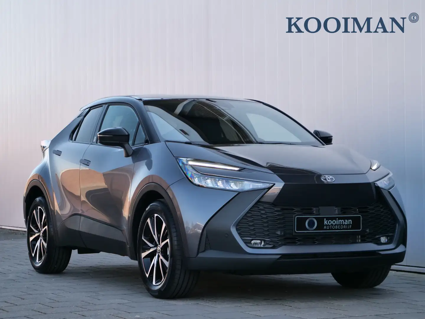 Toyota C-HR 1.8 Hybrid 140pk Dynamic Automaat Apple Carplay / Grau - 1