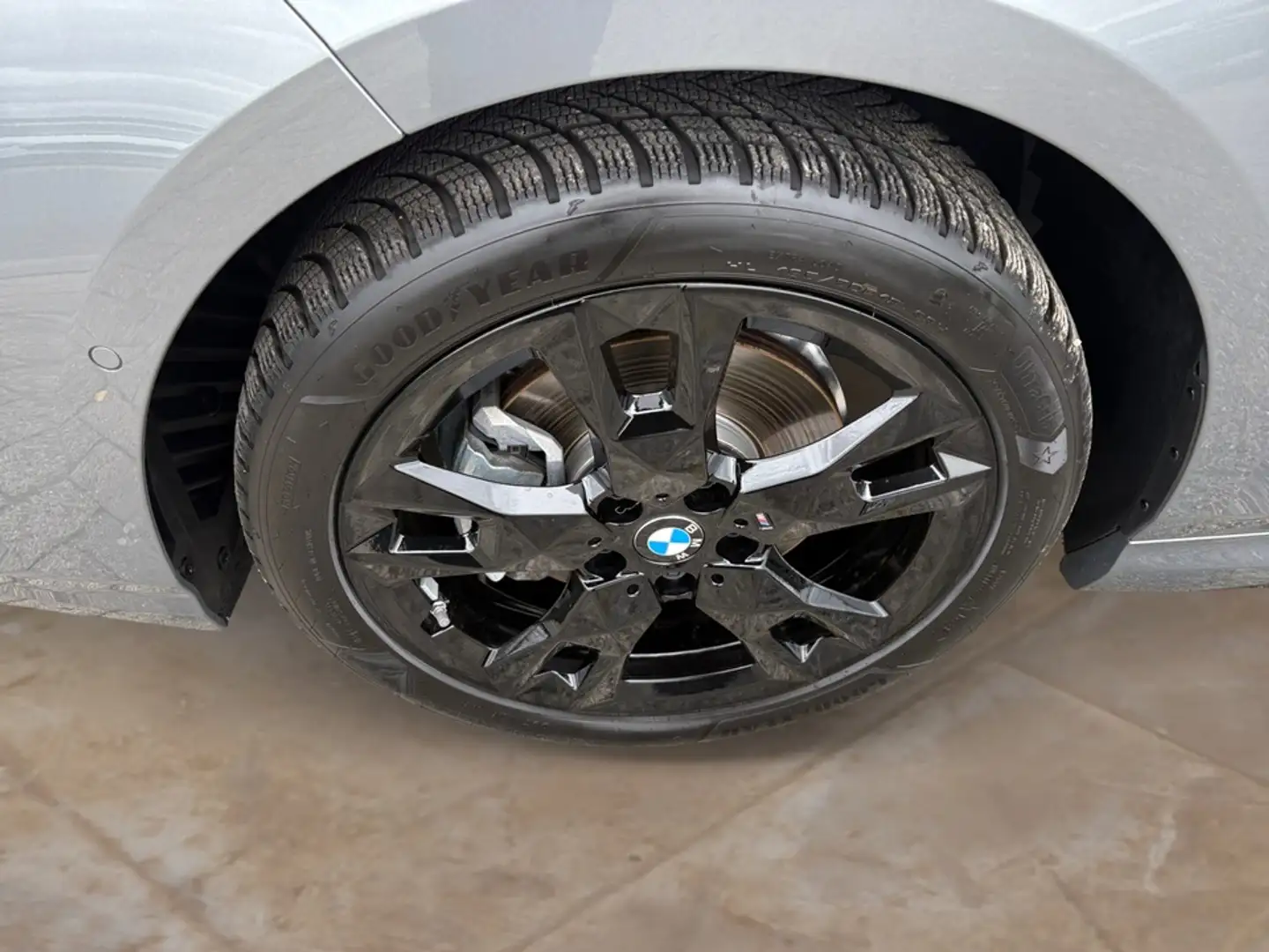 BMW 114 120 M Sport / NP= 51.220,- / AHK / Bowers / Grau - 2