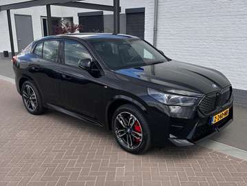 Deze super luxe uitgevoerde XDrive30 (4 wheel drive) van 1ste eigenaar en zonder schade is nu te koop en scherp geprijsd.