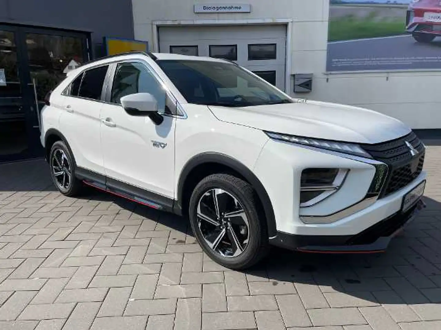 Mitsubishi Eclipse Cross Plug-in Hybrid BASIS 2.4 MIVEC 4WD Wit - 2
