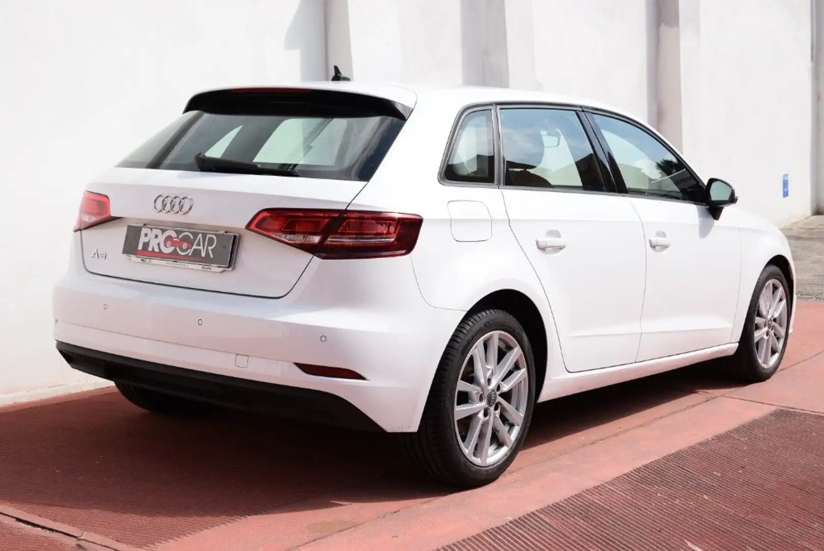 Audi A3 SPB 30 g-tron S tronic Sport Bianco - 2