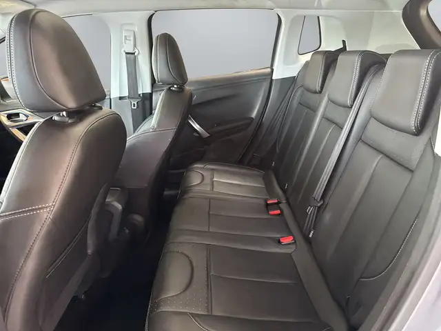 Peugeot 2008 view 12