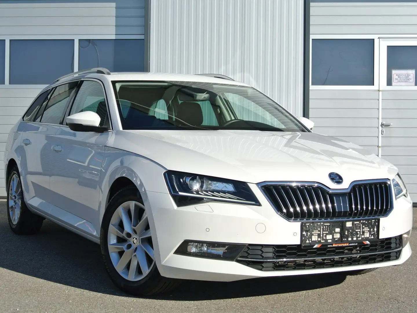 Skoda Superb Combi 2,0 TDI DSG Style * LED * KAMERA * Blanc - 1