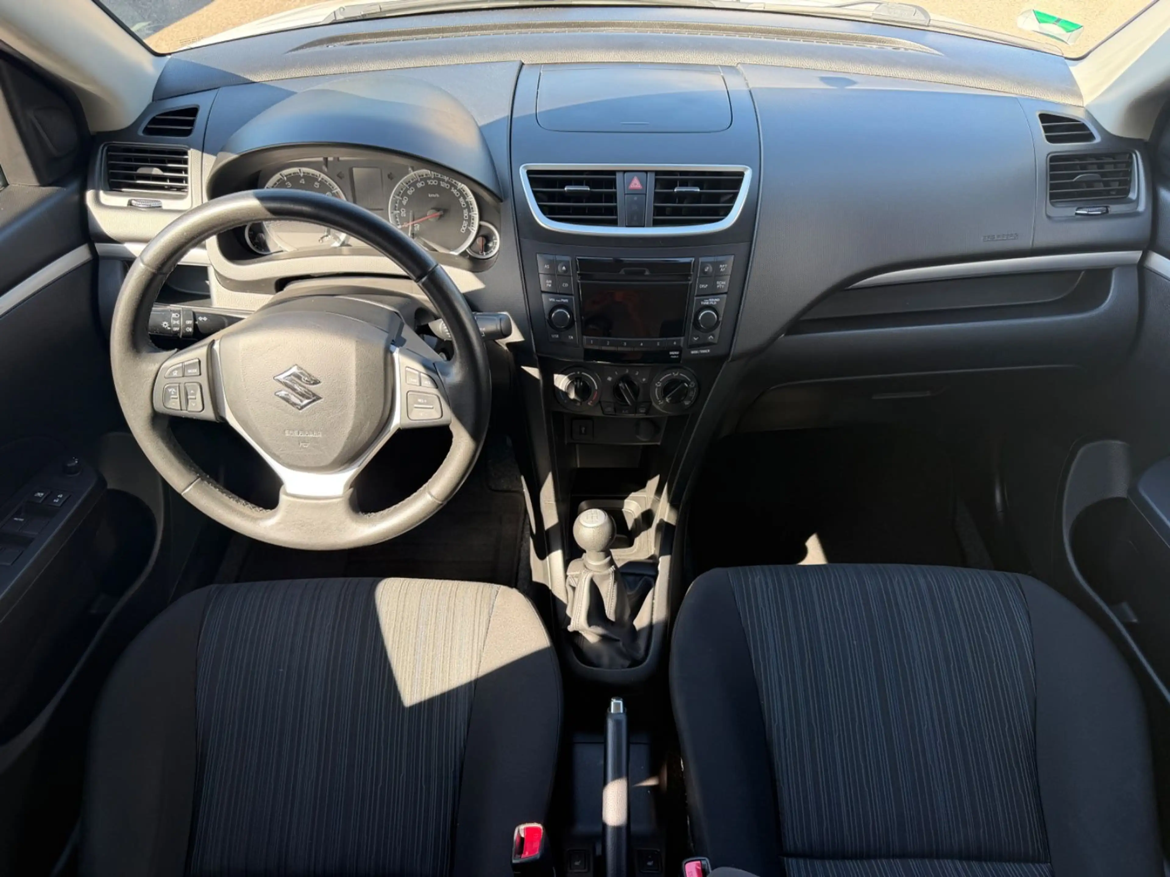 Suzuki Swift Club 4x4 KLIMAAUTOMATIK/SHZ/3.Hd — photo 9