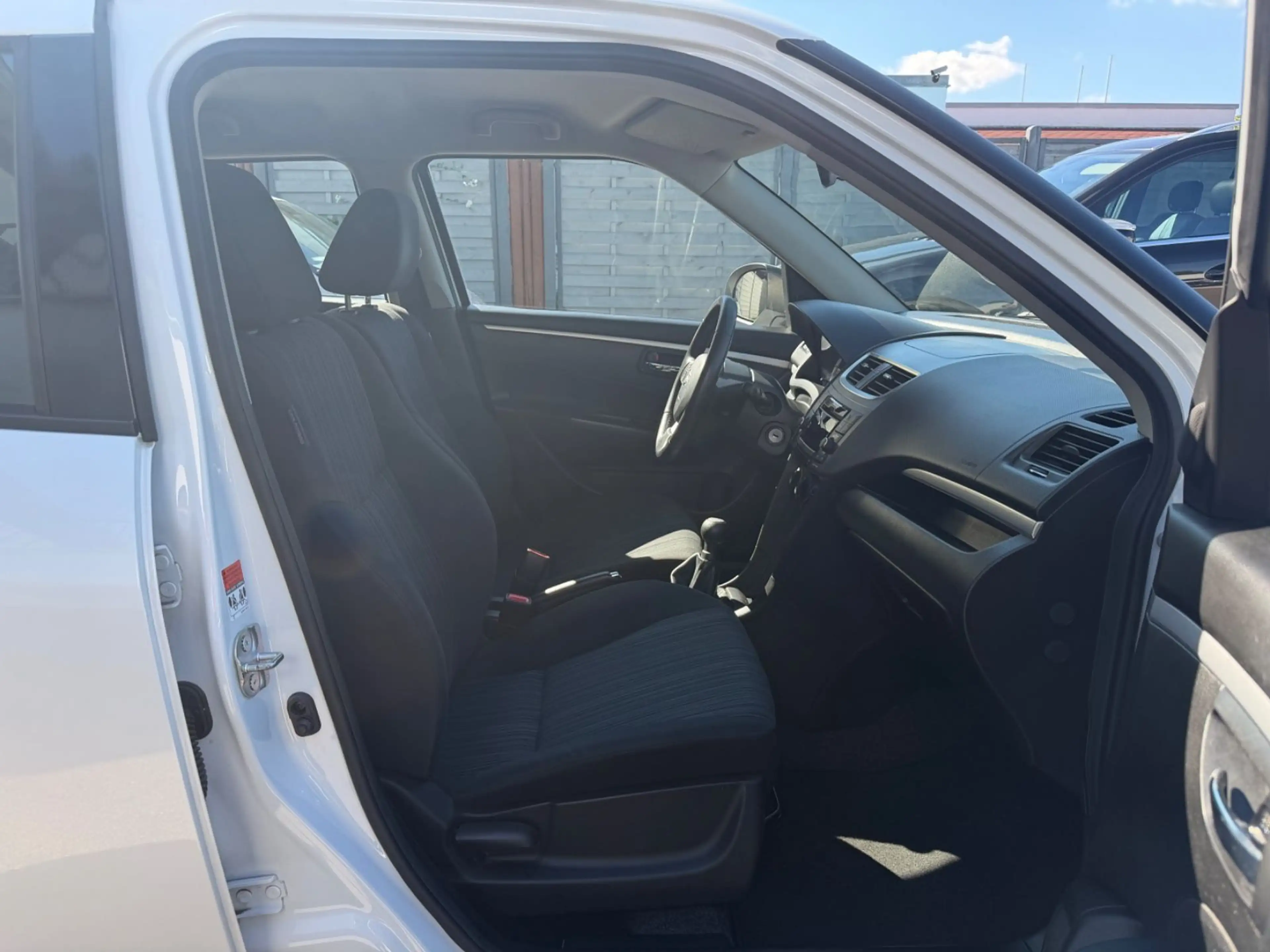 Suzuki Swift Club 4x4 KLIMAAUTOMATIK/SHZ/3.Hd — photo 11
