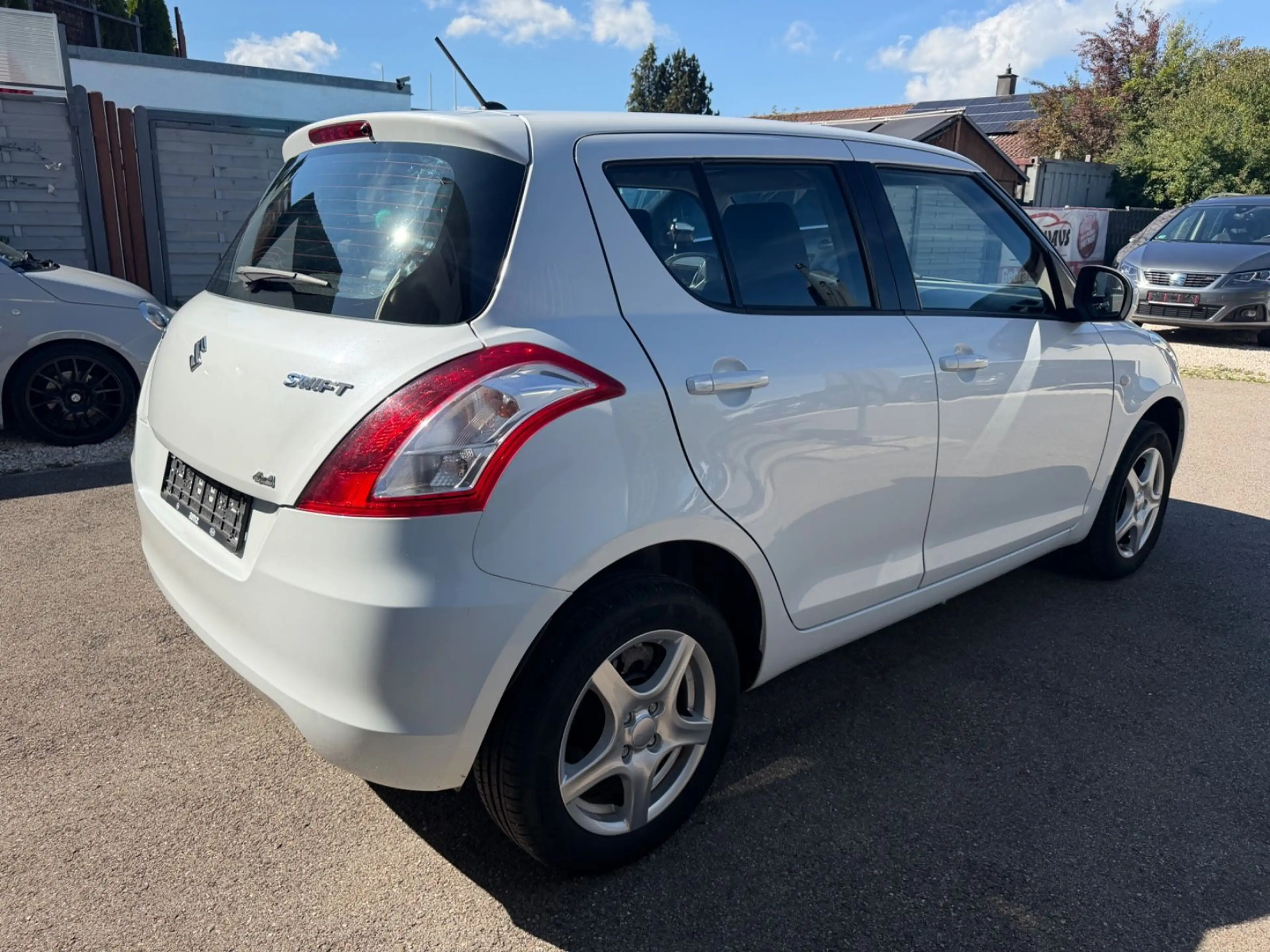 Suzuki Swift Club 4x4 KLIMAAUTOMATIK/SHZ/3.Hd — photo 3