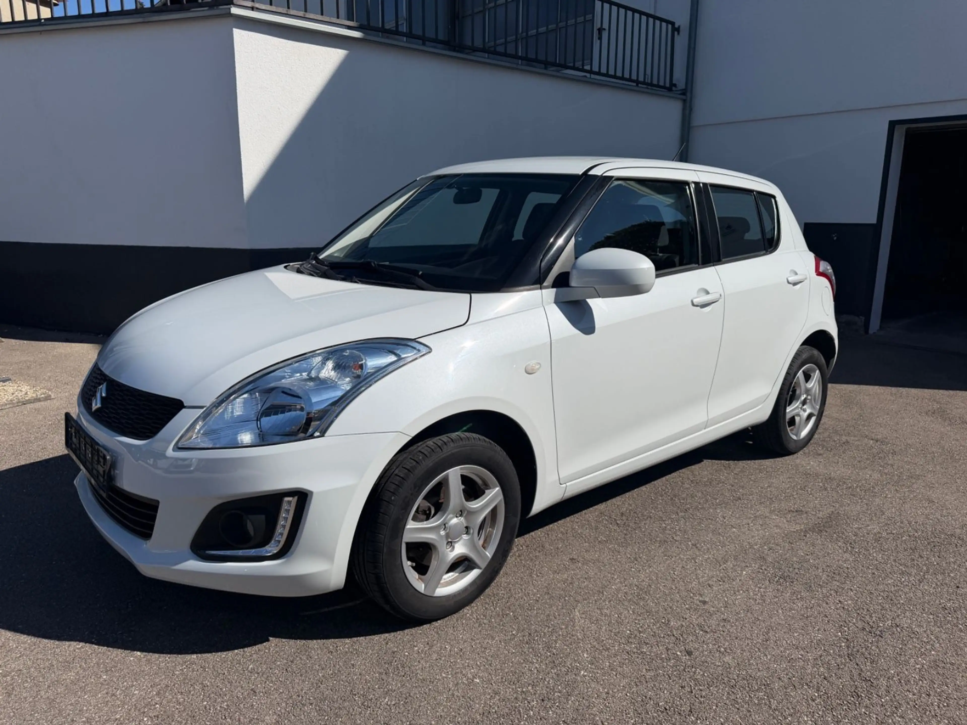 Suzuki Swift Club 4x4 KLIMAAUTOMATIK/SHZ/3.Hd — photo 2