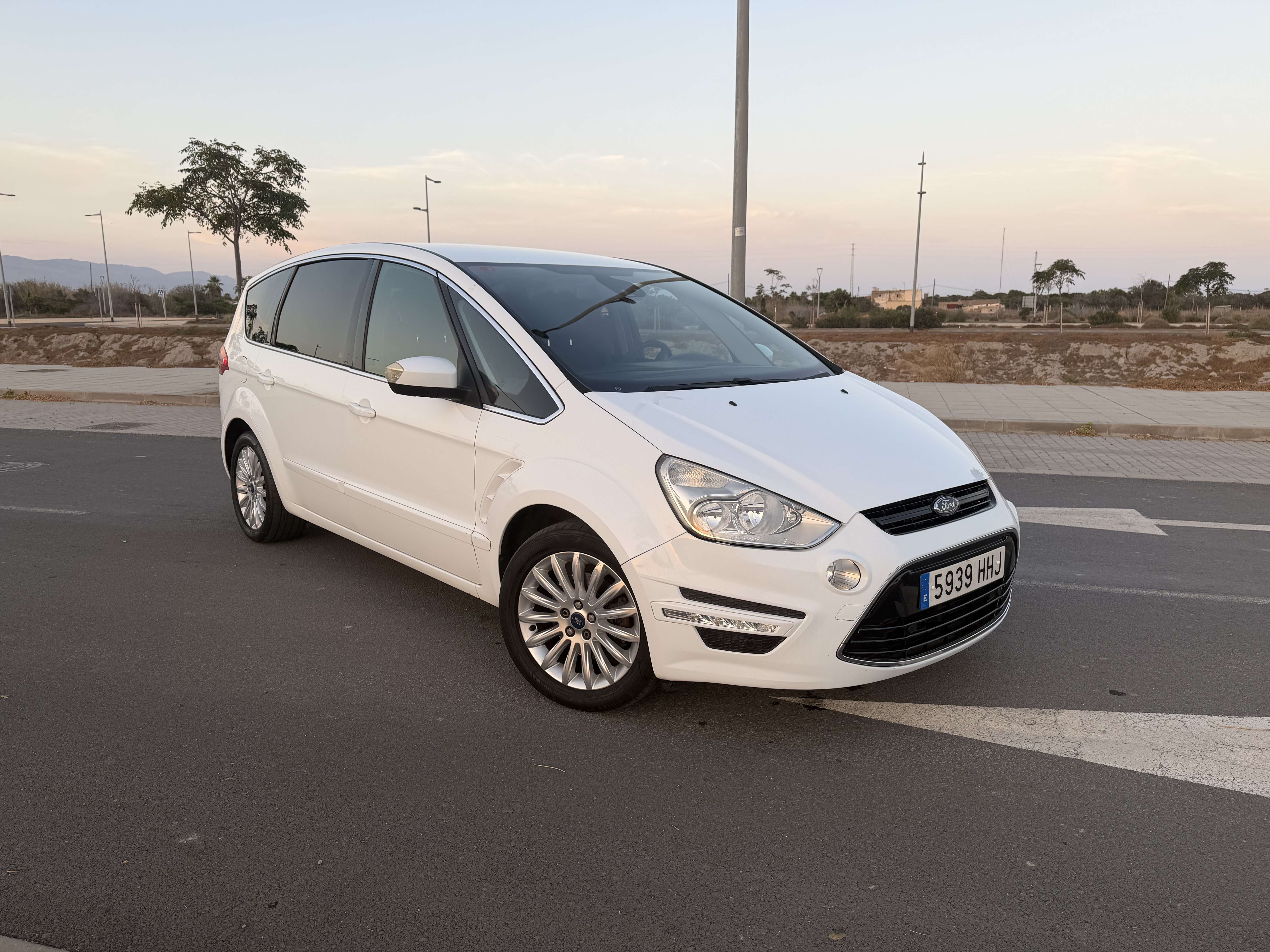 Ford S-Max 2.0TDCI Titanium Powershift 140 - foto 1