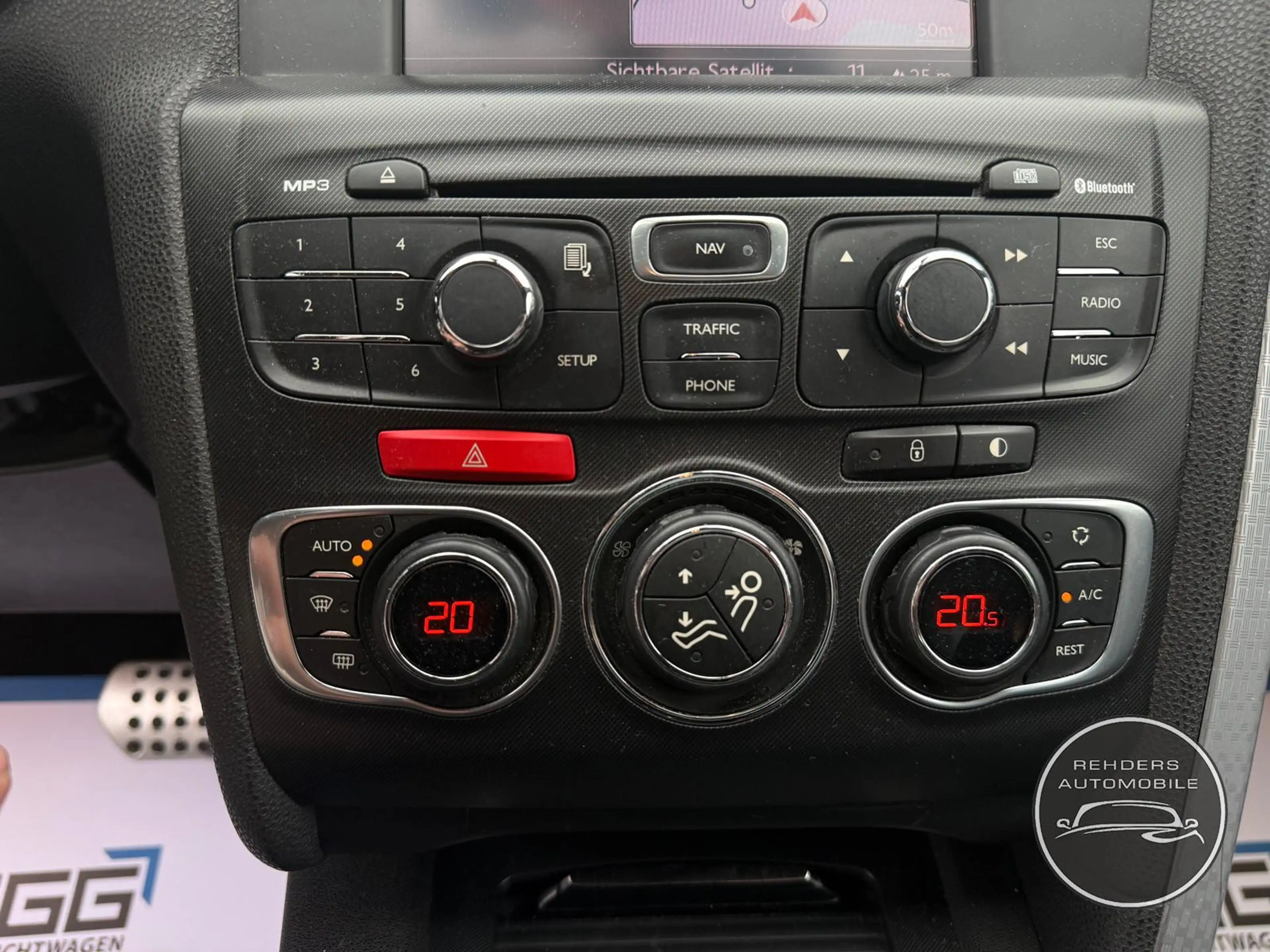 Citroen DS4 SoChic SHZ Tempo PDC Xenon Navi Totwinkel — photo 15