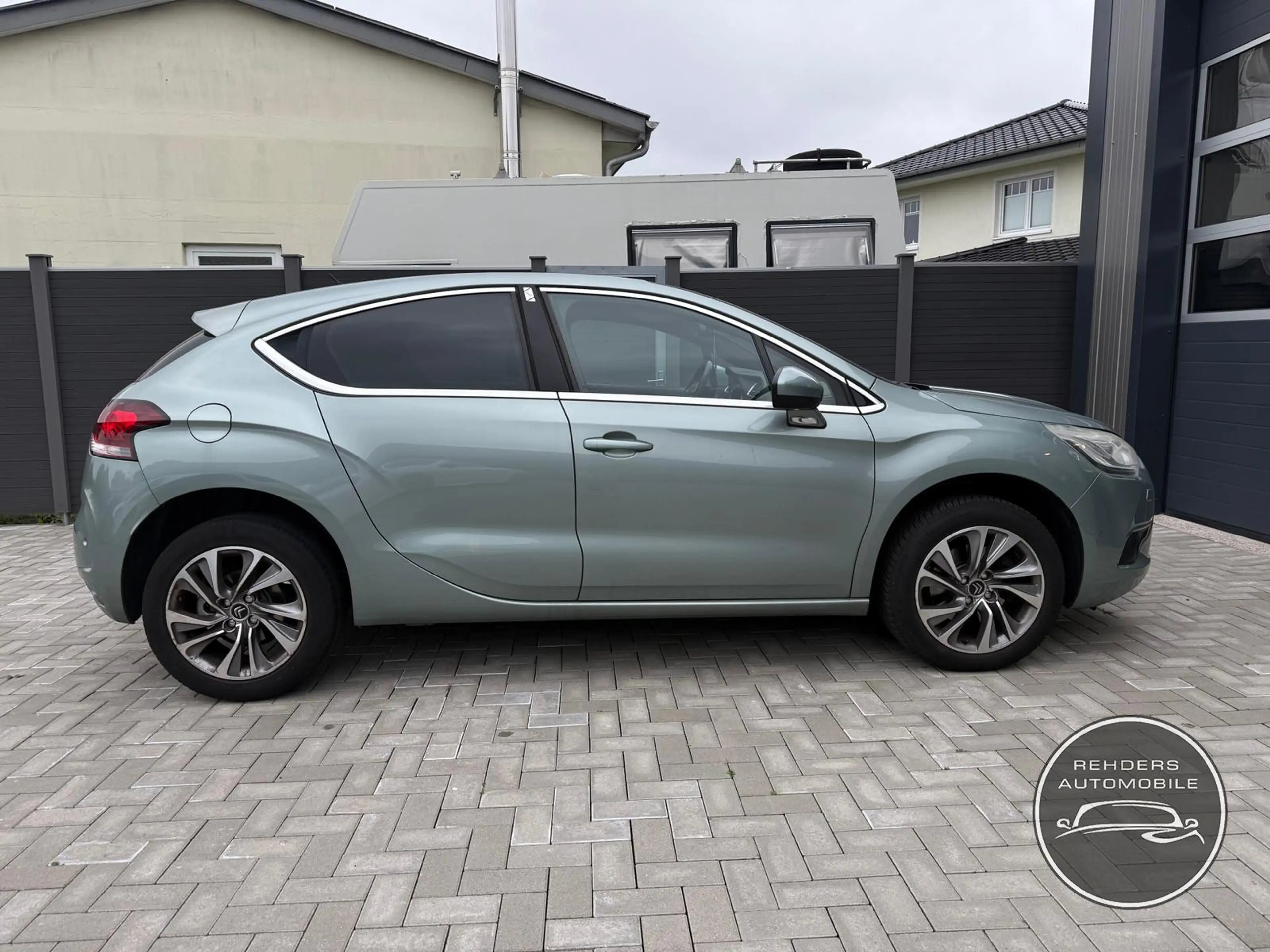 Citroen DS4 SoChic SHZ Tempo PDC Xenon Navi Totwinkel — photo 9