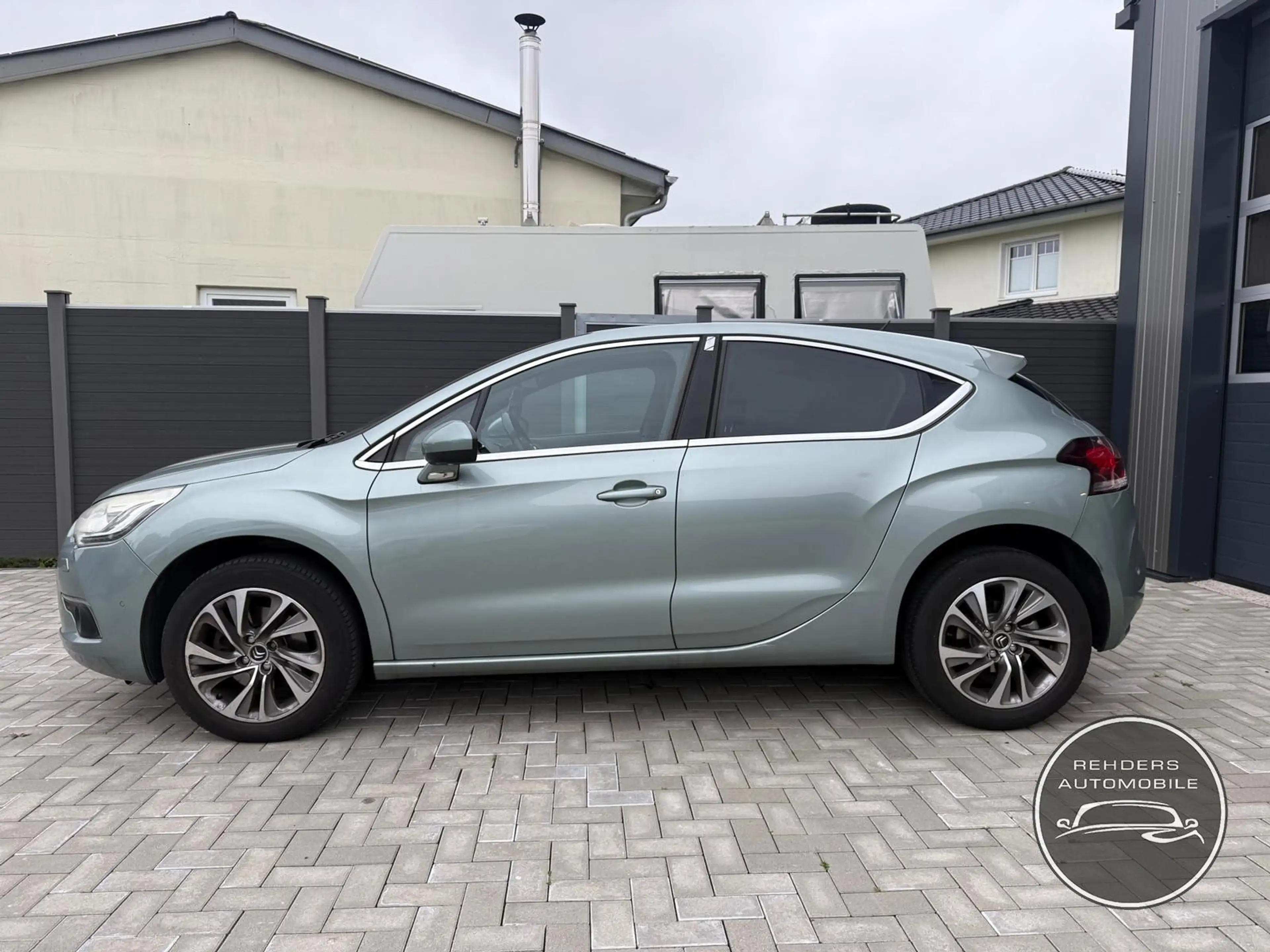 Citroen DS4 SoChic SHZ Tempo PDC Xenon Navi Totwinkel — photo 5