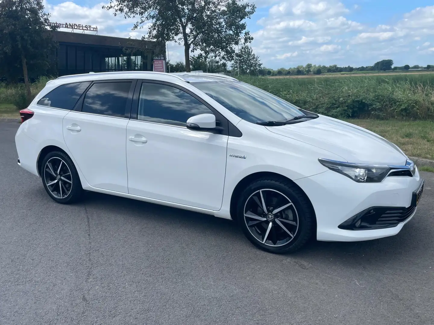 Toyota Auris Touring Sports 1.8 Hybrid Volcano Edition, Aut, Tr Wit - 2