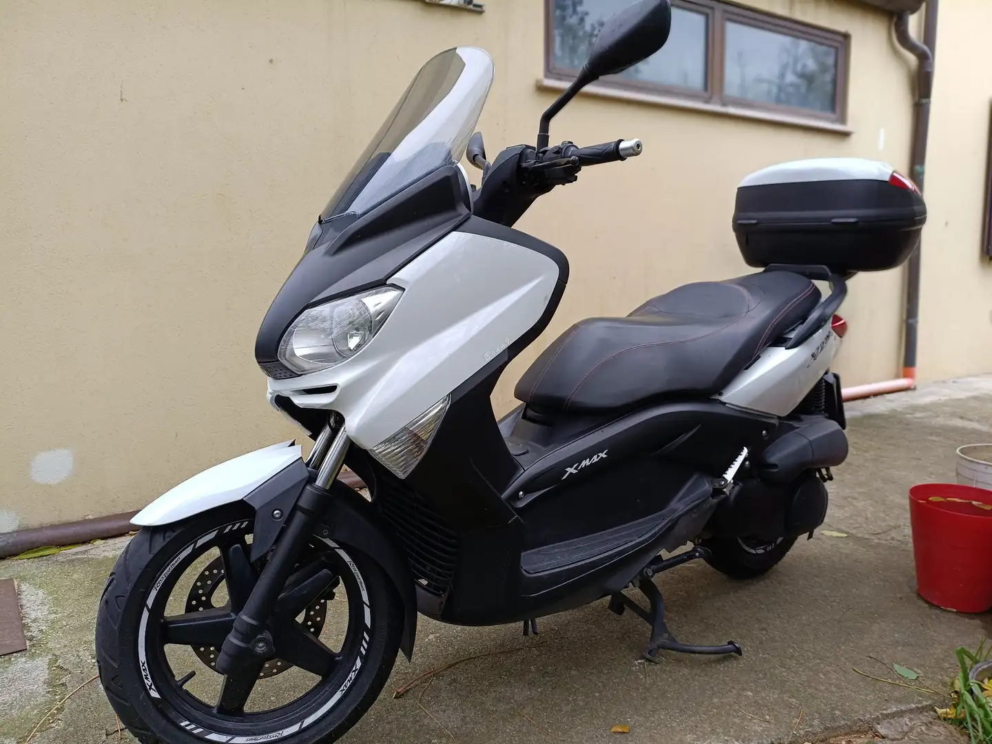 Yamaha X-Max 250 Bianco - 1