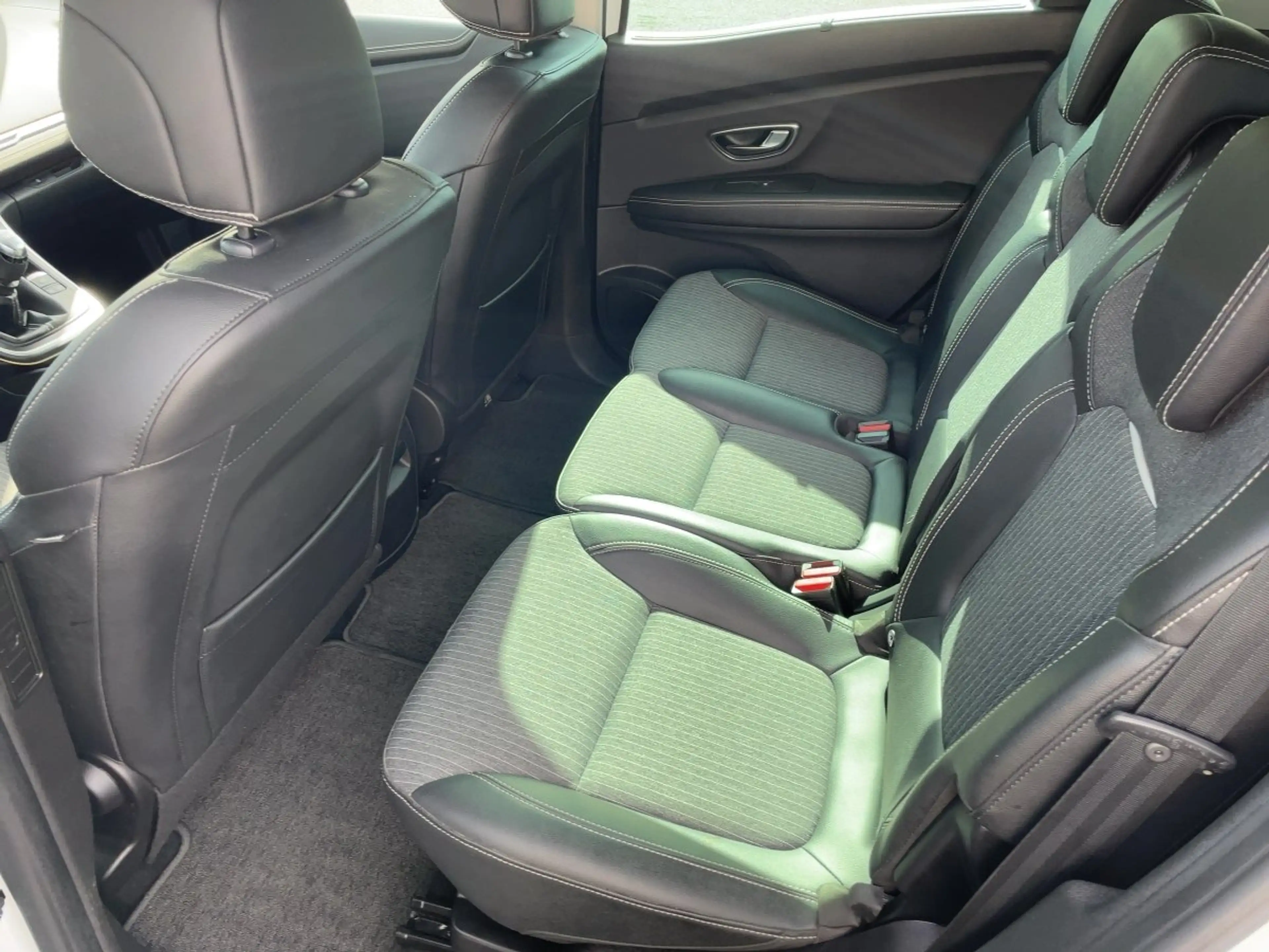 Renault Scenic IV 1.3 TCe 140 GPF Intens LED+Navi+Kam. — photo 9