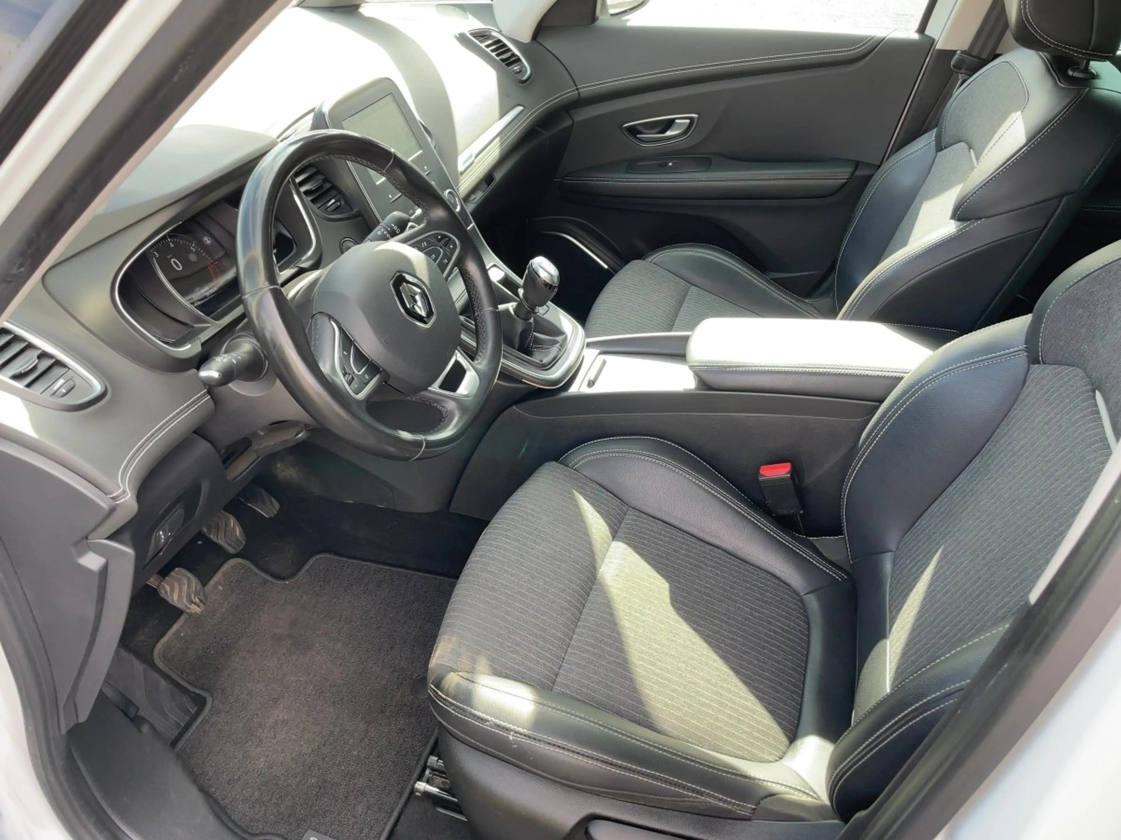 Renault Scenic IV 1.3 TCe 140 GPF Intens LED+Navi+Kam. — photo 8