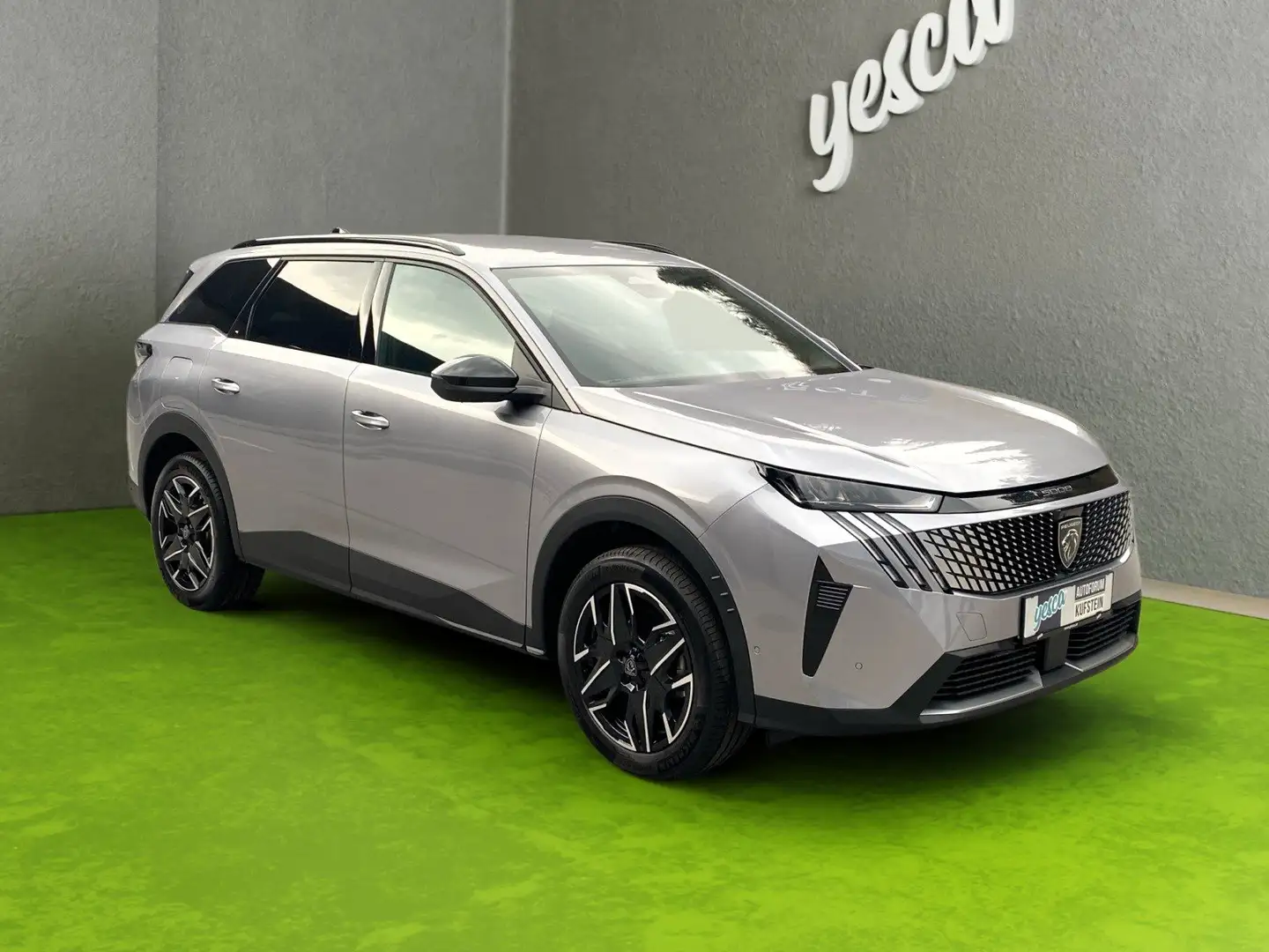 Peugeot 5008 Hybrid 136 Allure Grau - 2