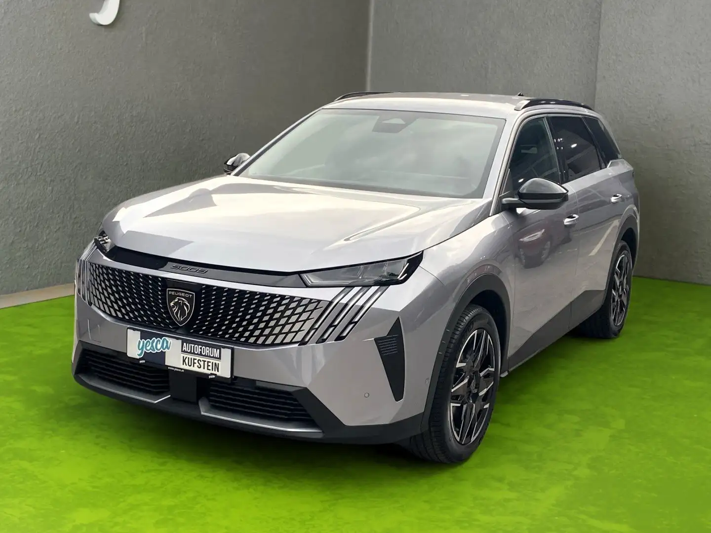 Peugeot 5008 Hybrid 136 Allure Grau - 1