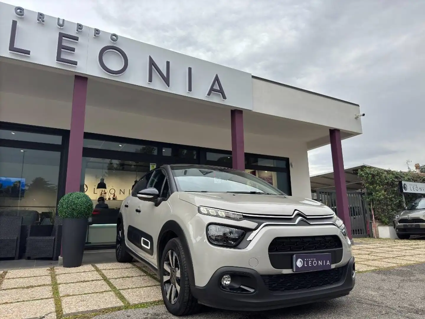Citroen C3 1.2 puretech Shine s&s 83cv Bianco - 1