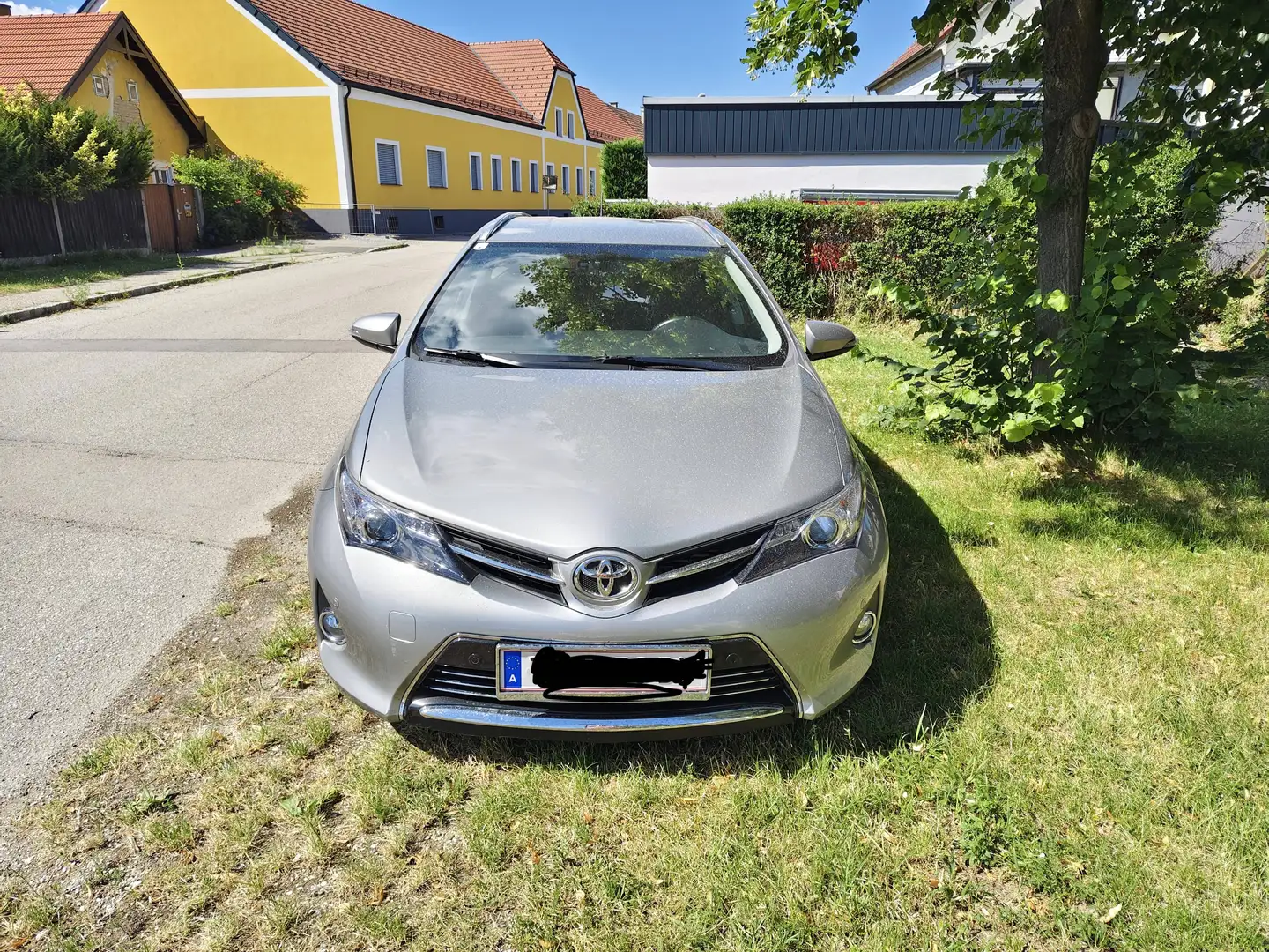Toyota Auris Auris TS 2,0 D-4D Lounge Lounge Grau - 1