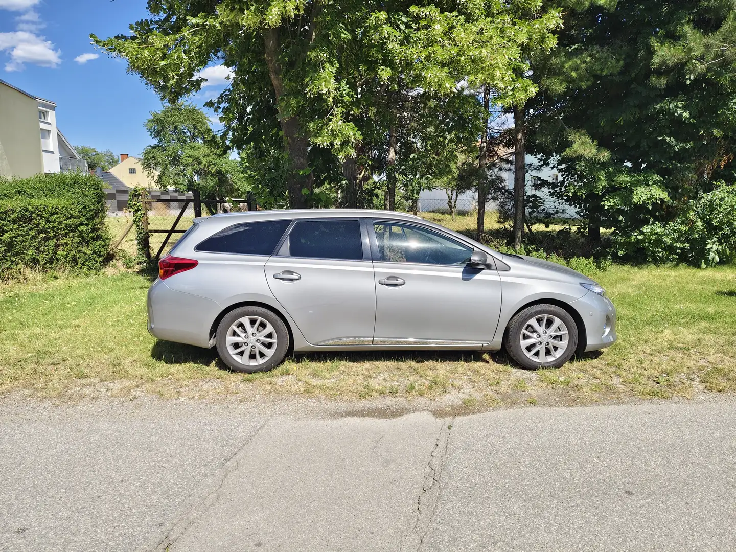Toyota Auris Auris TS 2,0 D-4D Lounge Lounge Grau - 2