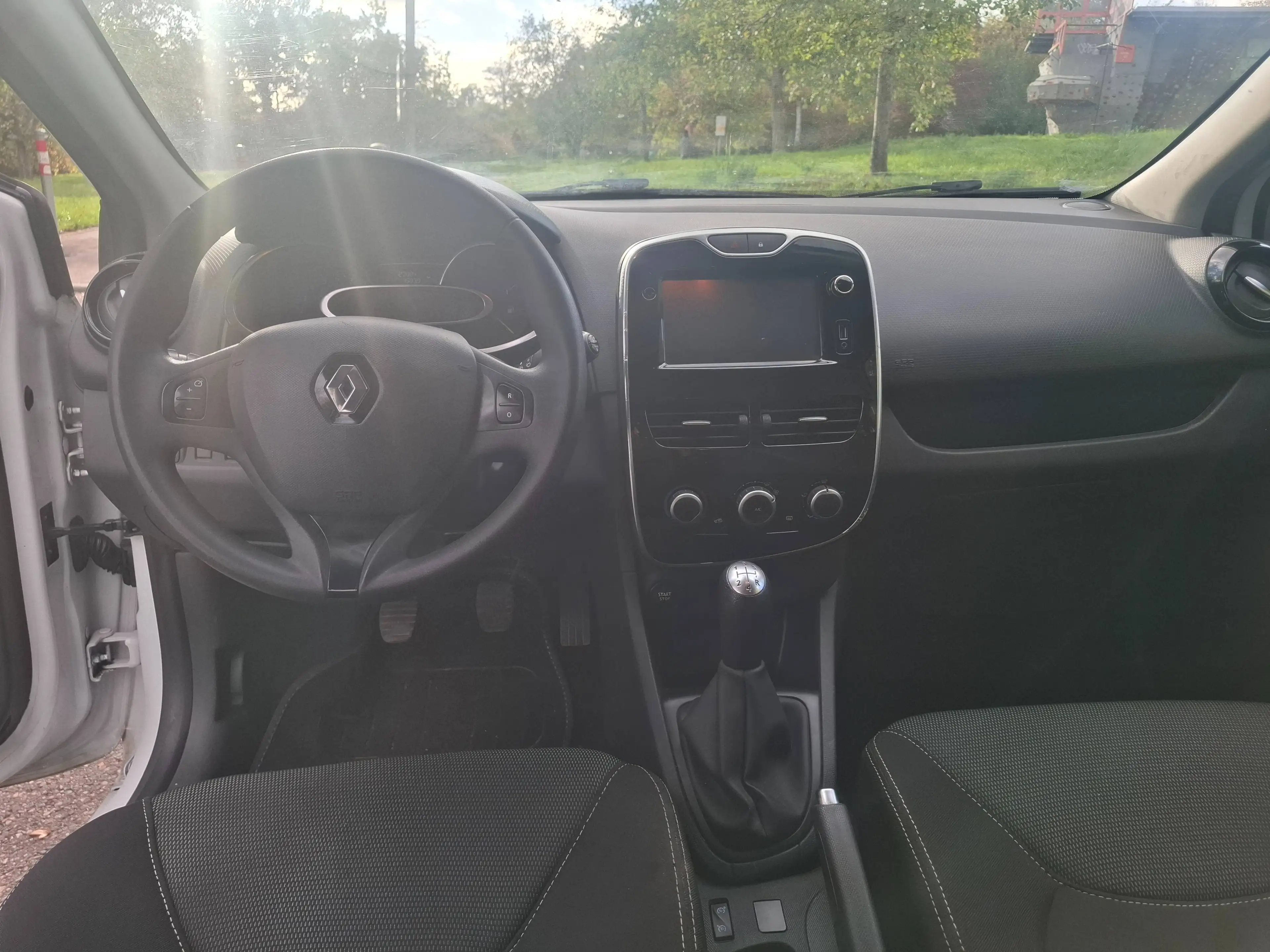 Renault Clio — photo 14