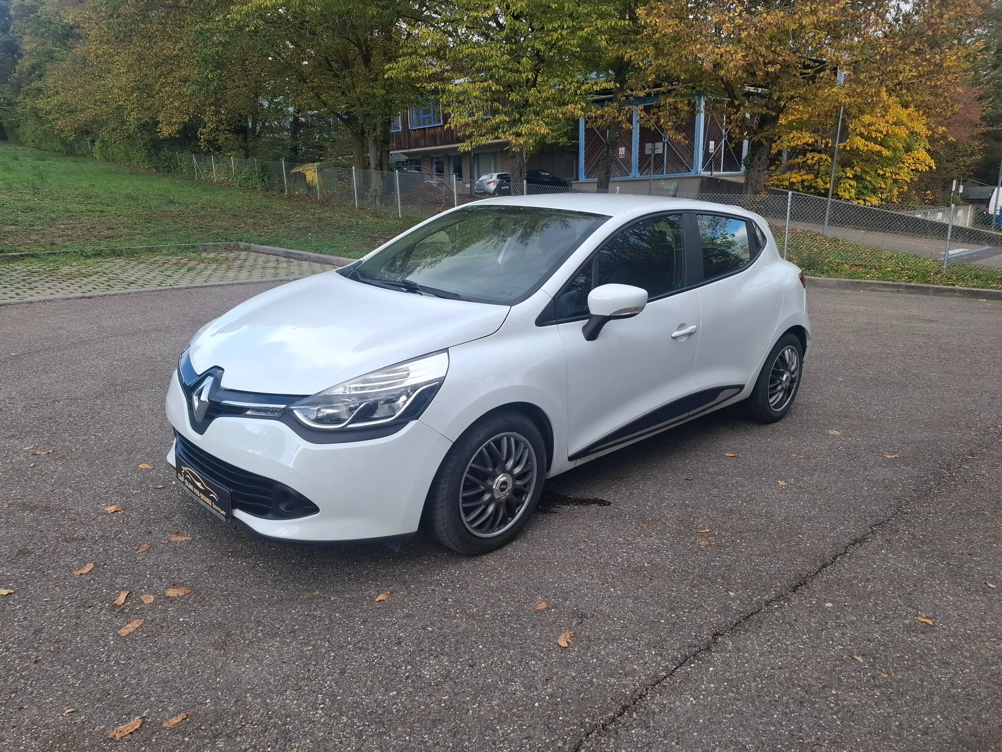Renault Clio — photo 11